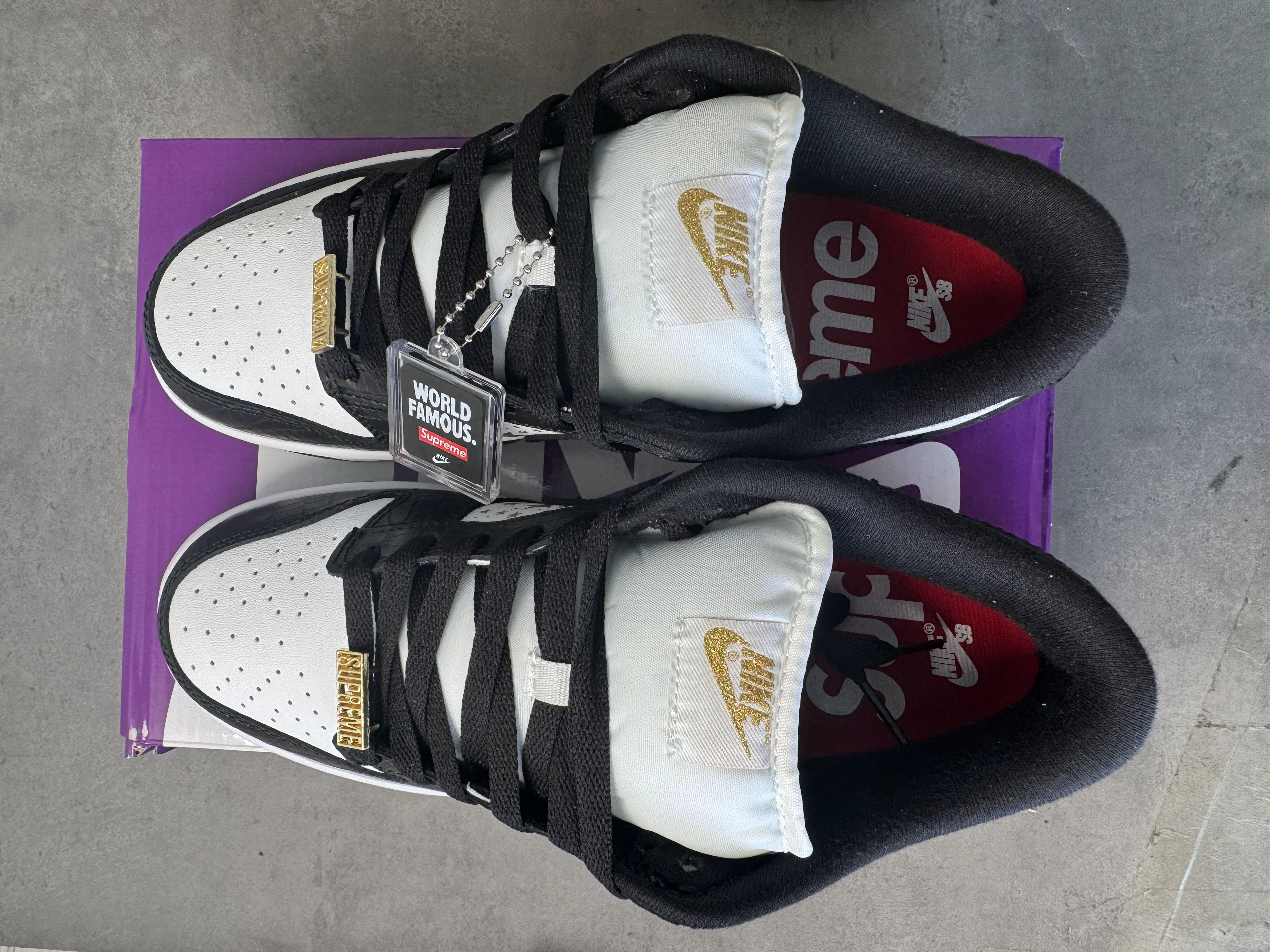 Supreme × Nike SB Dunk Low OG QS "Gold Stars" White/Black (DH3228-102)