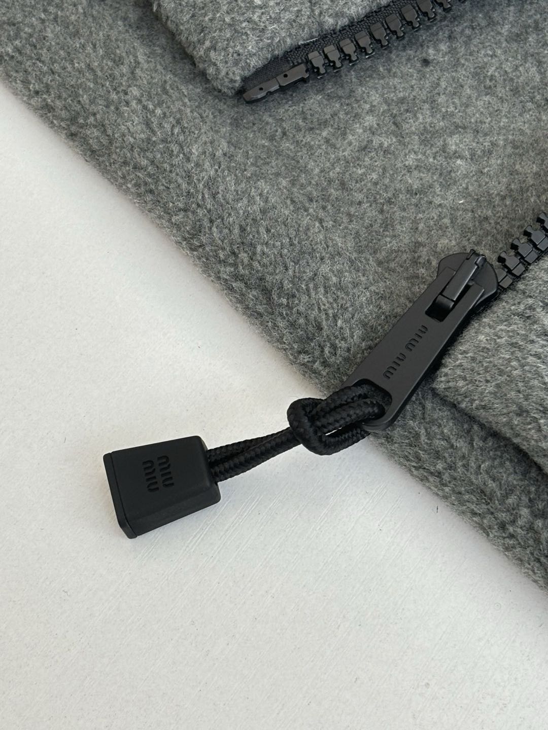 MiuMiu Grey Fleece Sweatshirt（MJL042-15V3-F0031-S-OOO）