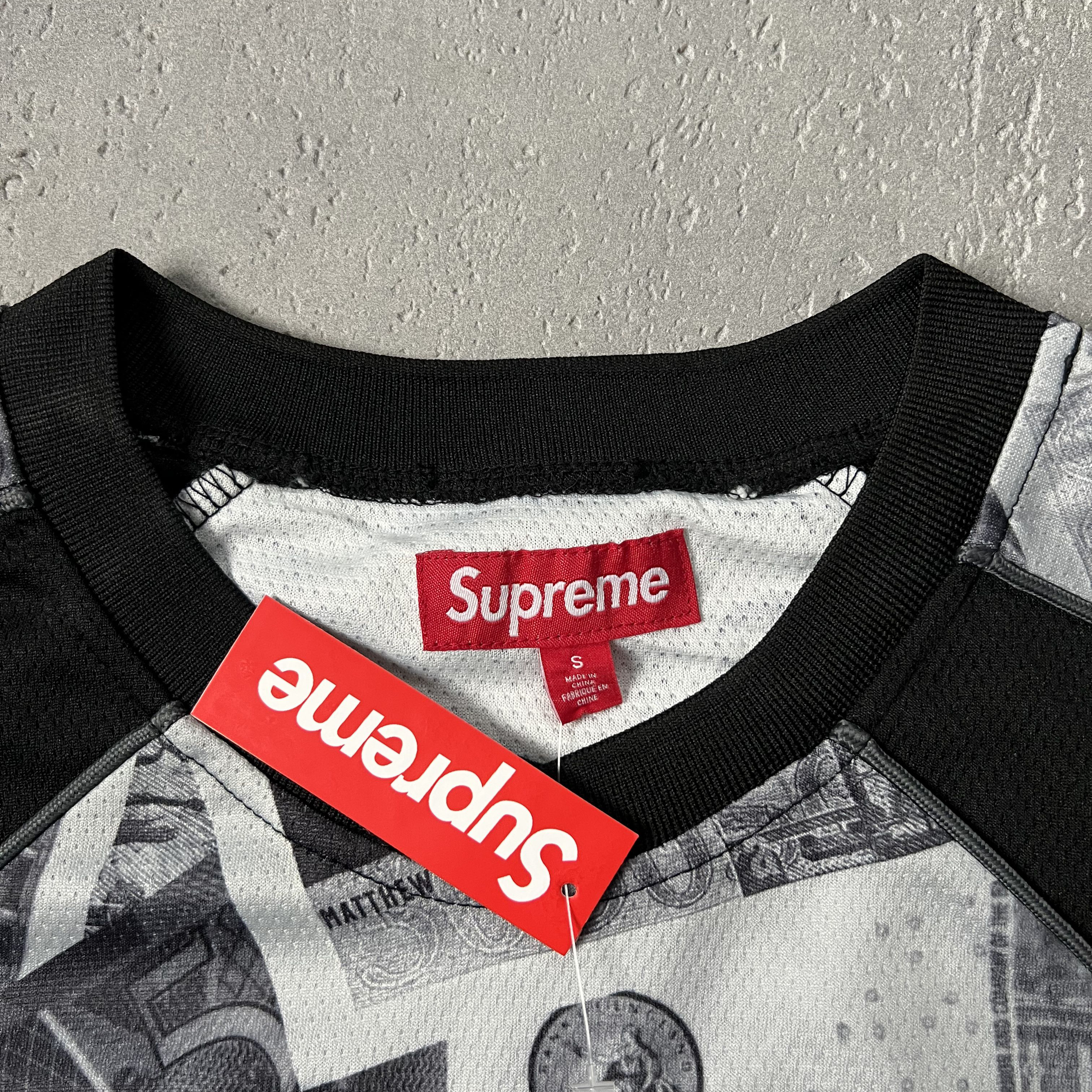 Supreme Pounds Soccer Jersey "Black"（SUP-FW25-033）
