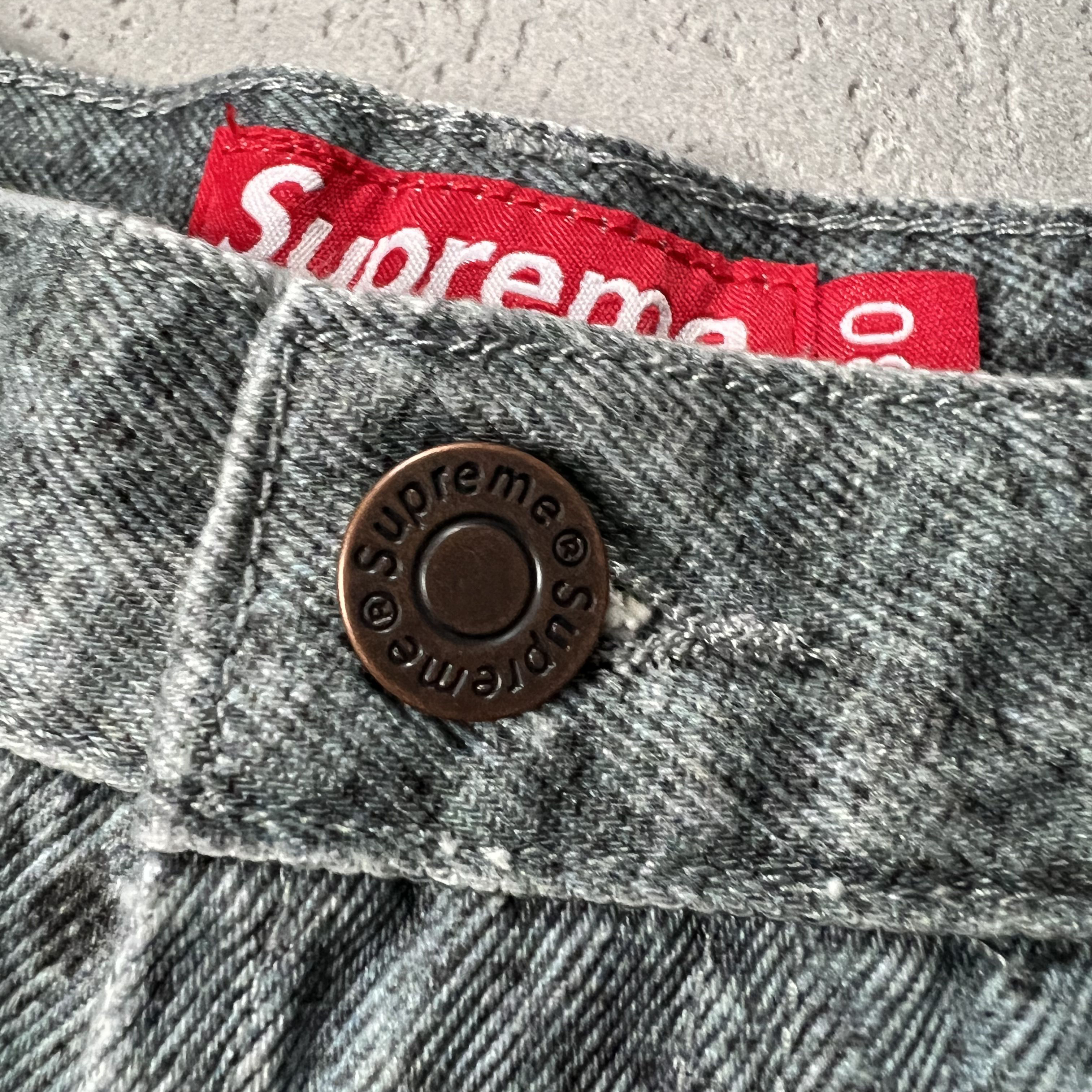 Supreme HJR Trompe L'oel Loose Fit Jean（SUP-FW24-185）
