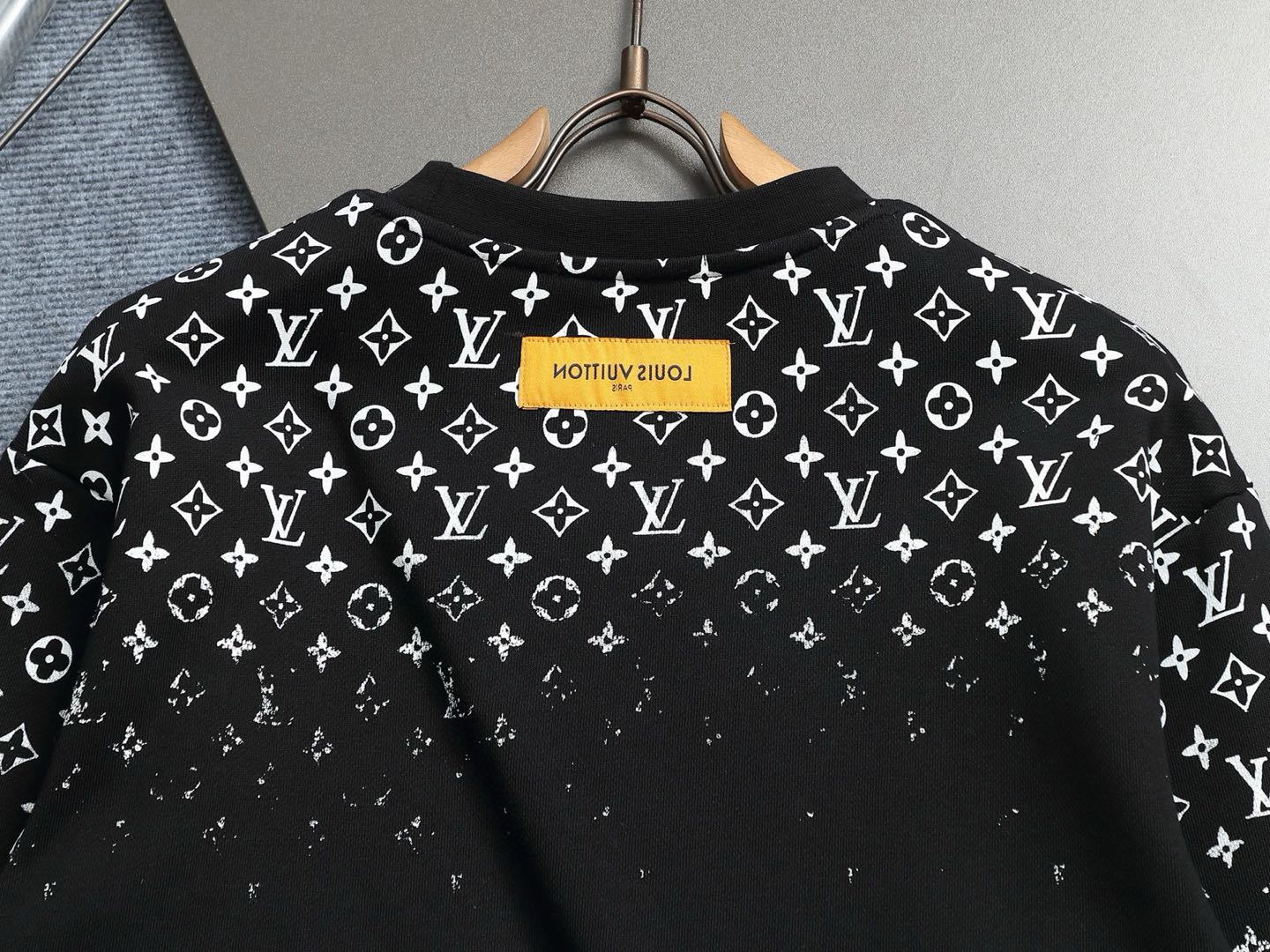 Louis Vuitton gradient print T-shirt（115697）