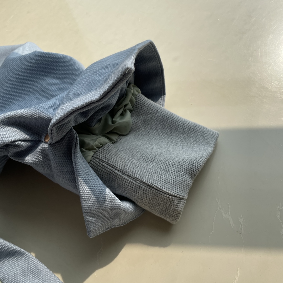 sacai x Carhartt WIP FW23 Collaboration Fake Two-Piece Jacket "Khaki"（23-03110M-651）