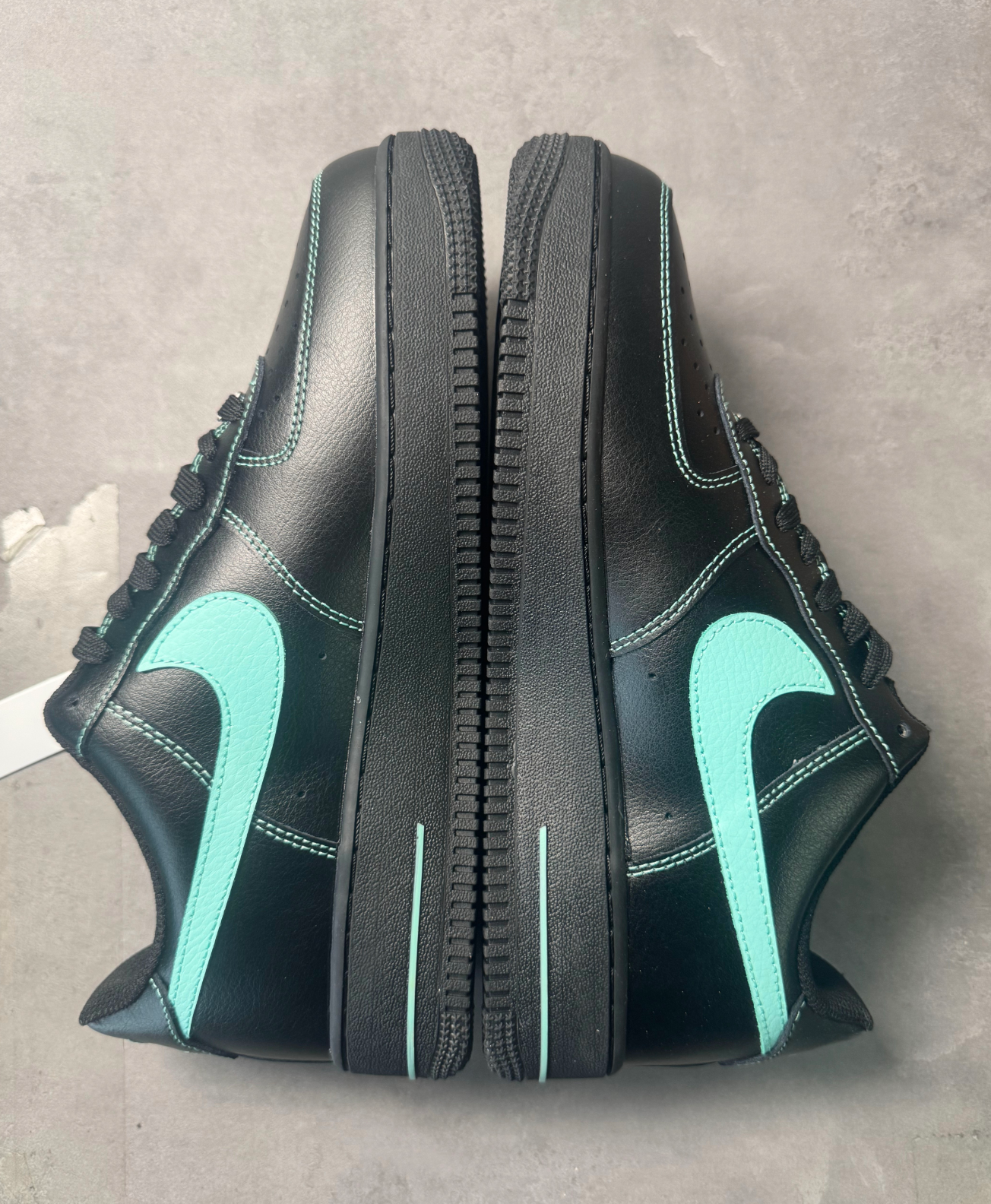 Nike Air Force 1 Low "Black Tiffany"（HQ2037-002）