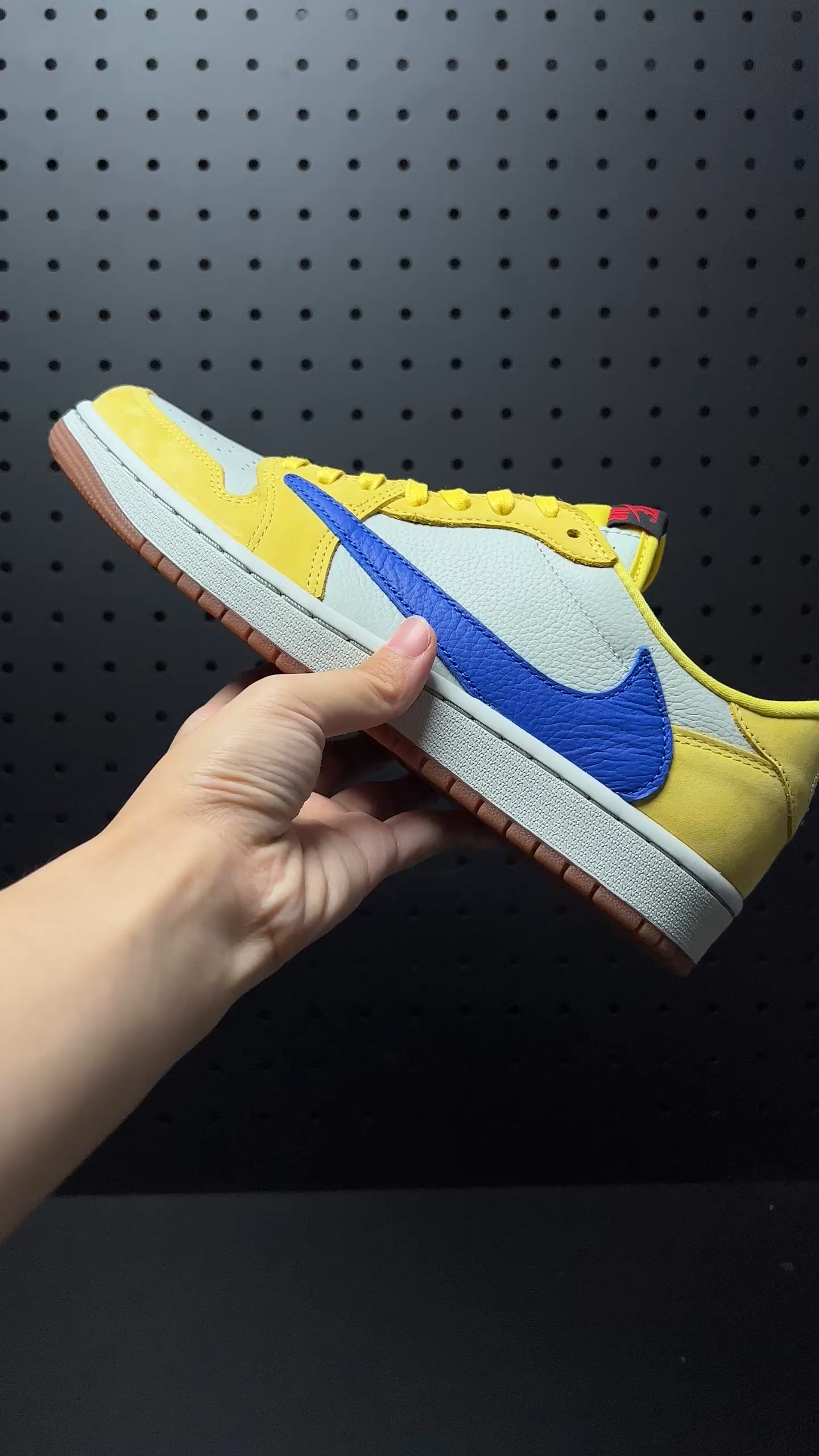 Travis Scott × Nike WMNS Air Jordan 1 Low OG 