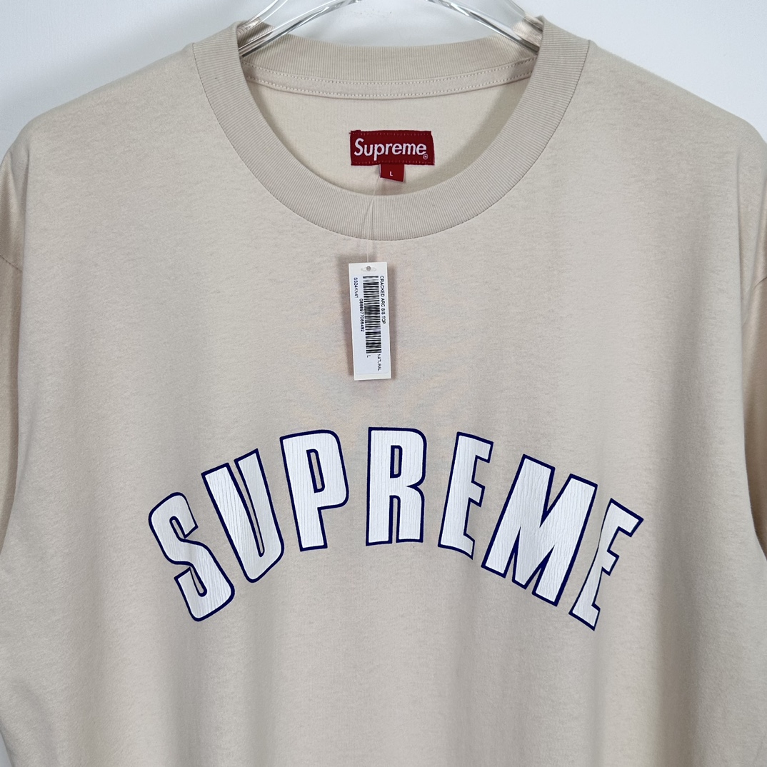 Supreme Cracked Arc S/S Top "Light Tan"（SUP-SS24-055-1）