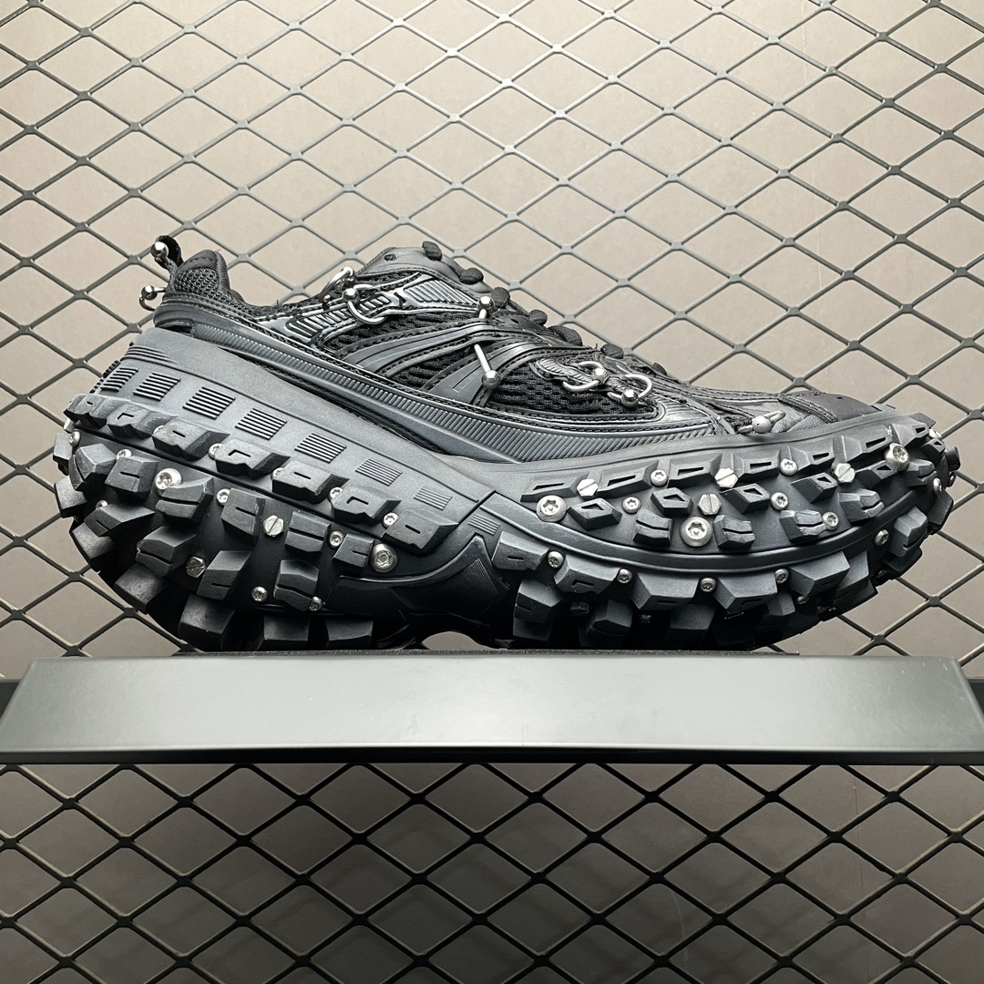 BALENCIAGA Bouncer (Defender) Screw Sneaker With Piercings"Black"（685613W2RAG1081）
