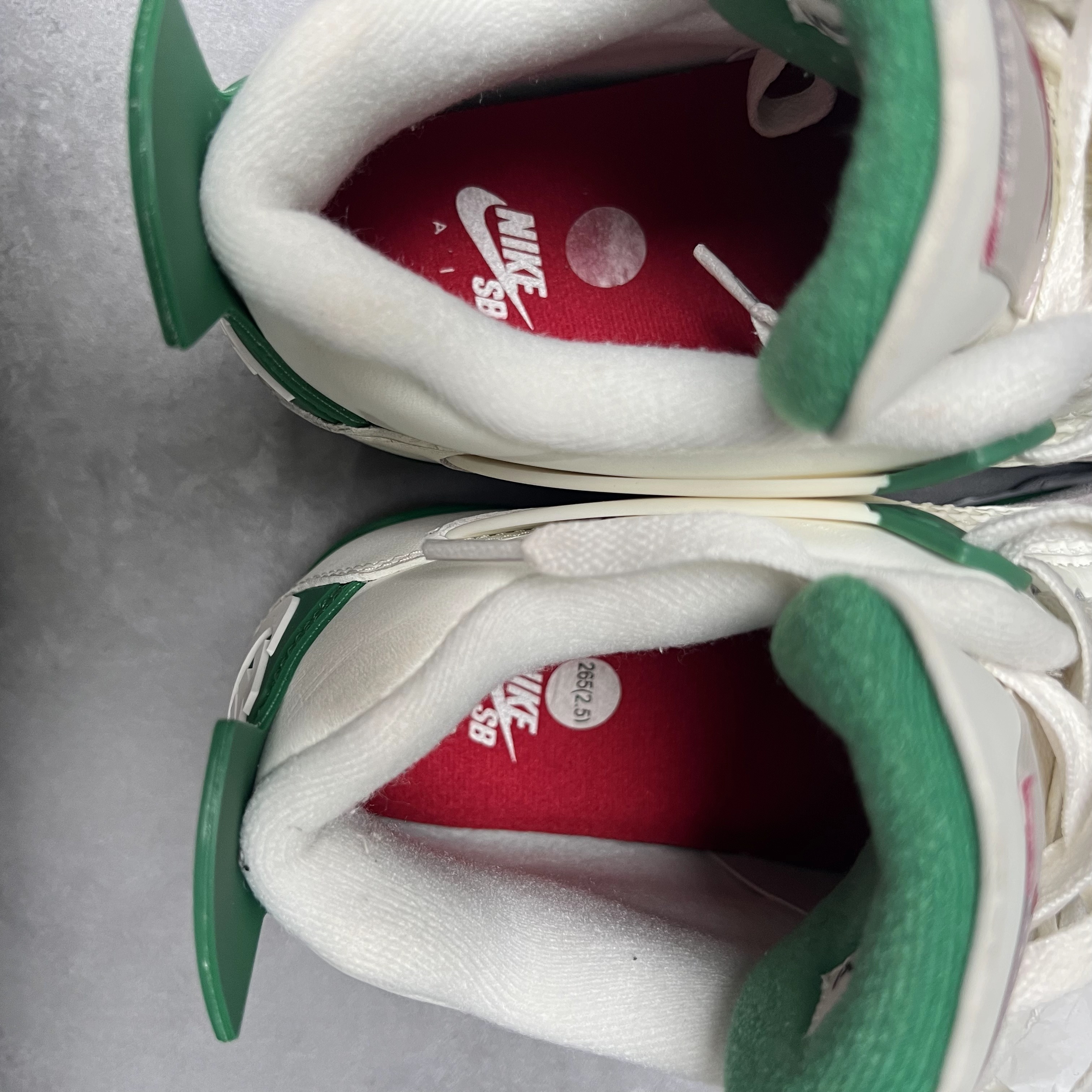 ライブ配信中の展示品でございます】Nike SB × Air Jordan 4 