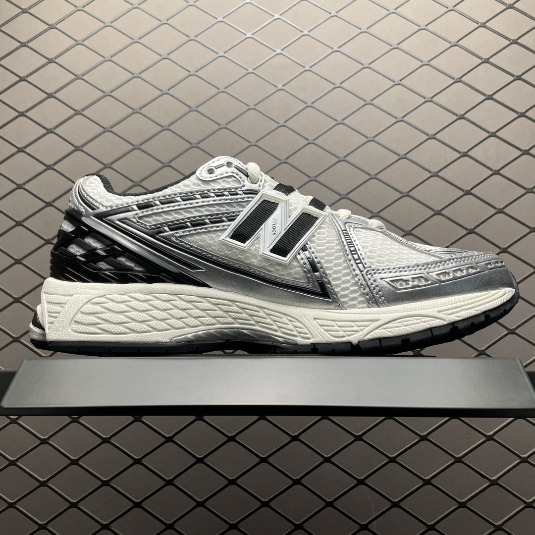 New Balance 1906R "Metallic/Silver/Black"(M1906RER）