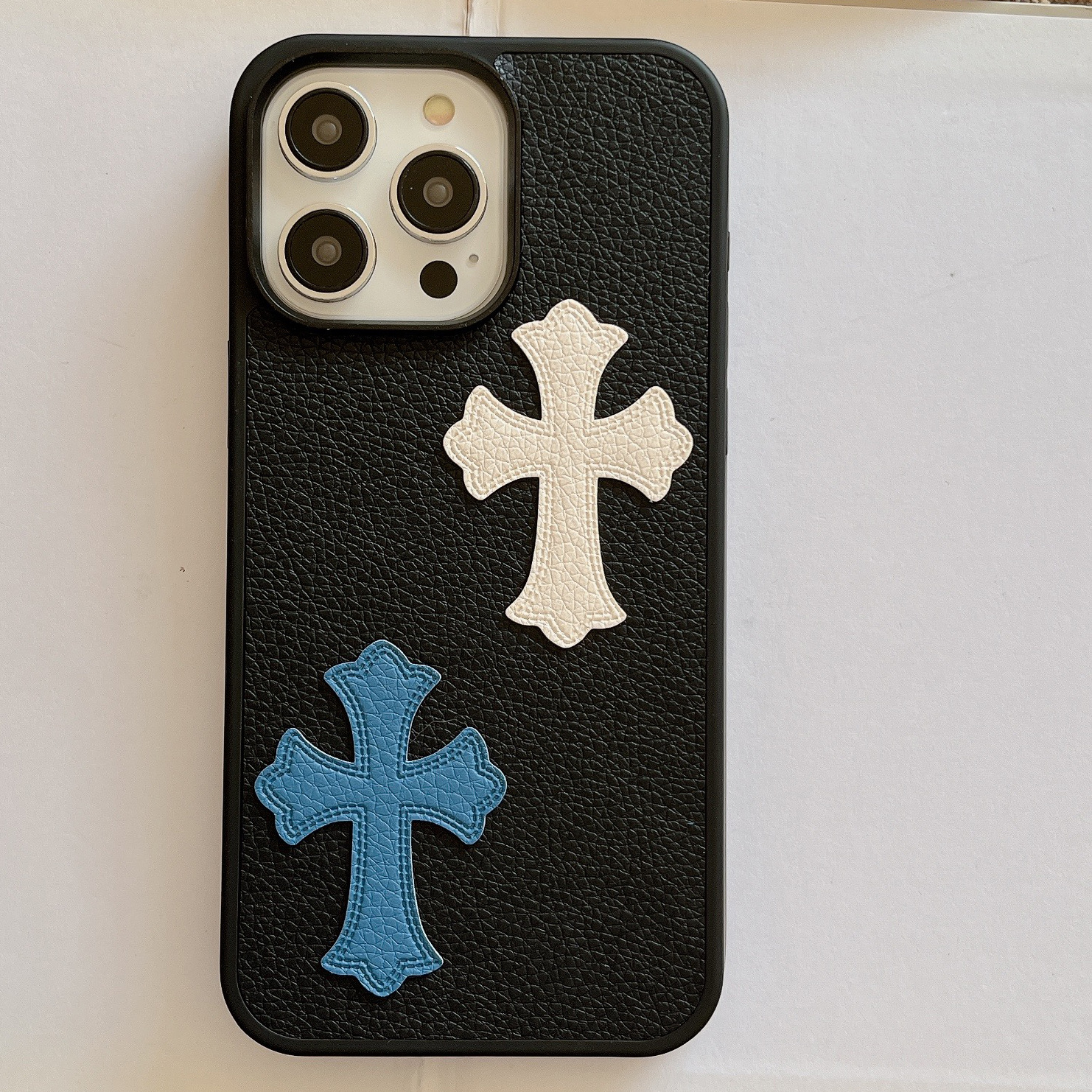 クロムハーツ レザー携帯ケース（機種とデザインを指定する場合は、カスタマーサービスまでご連絡ください。）