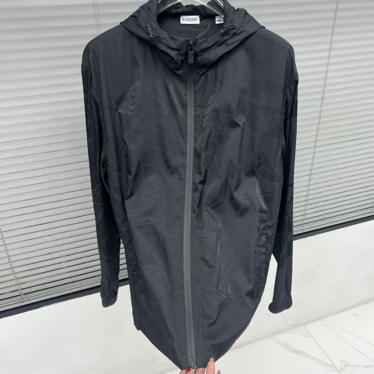 Burberry hooded printed zip-up jacket（BER2025002）