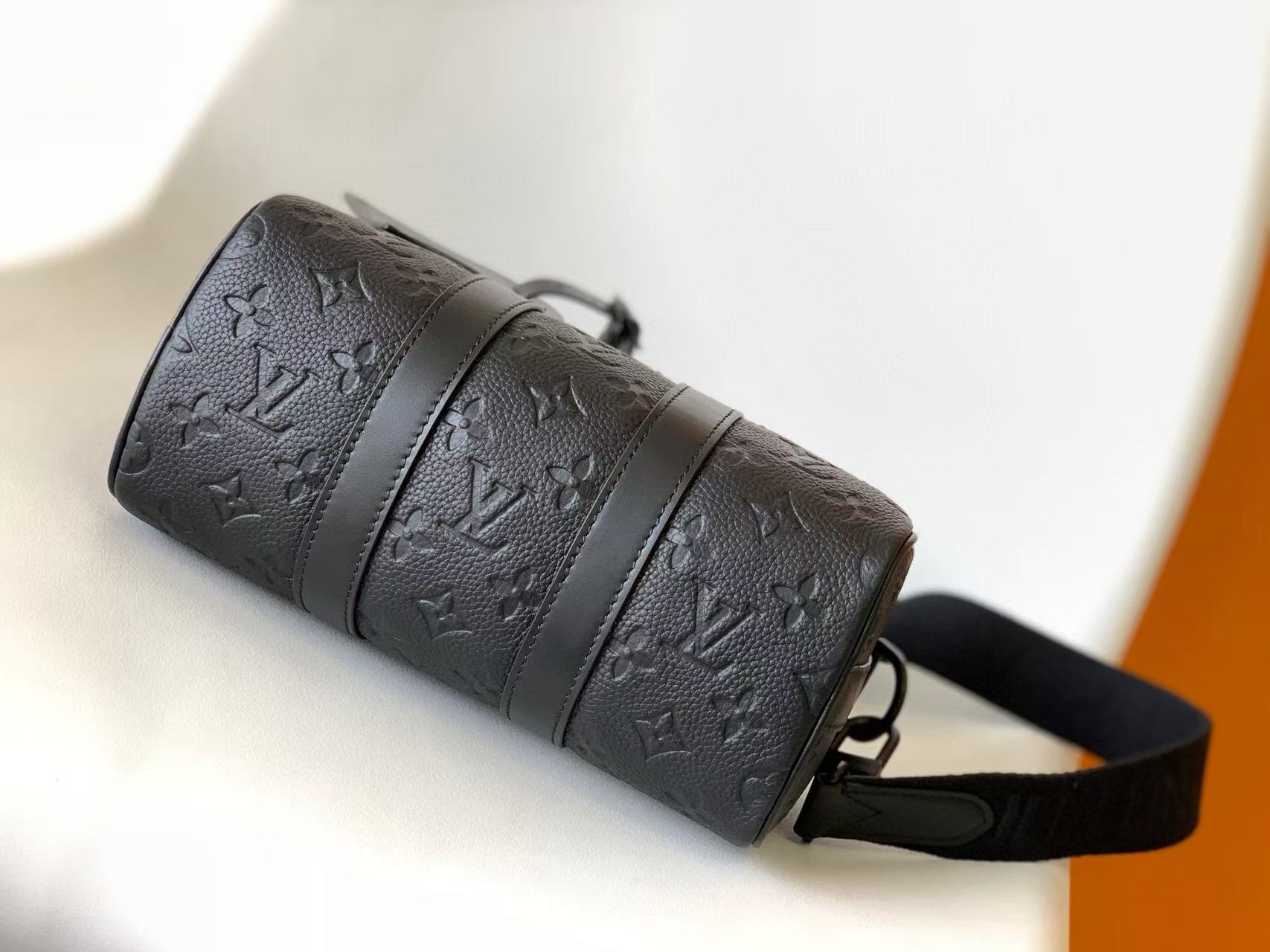 Louis Vuitton Keepall Bandouliere 25 Taurillon Monogram Leather "Noir"（M20900）