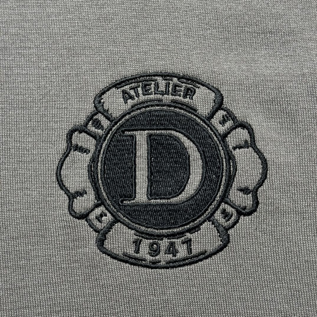 Dior T-shirts（483M648AT823-C889）