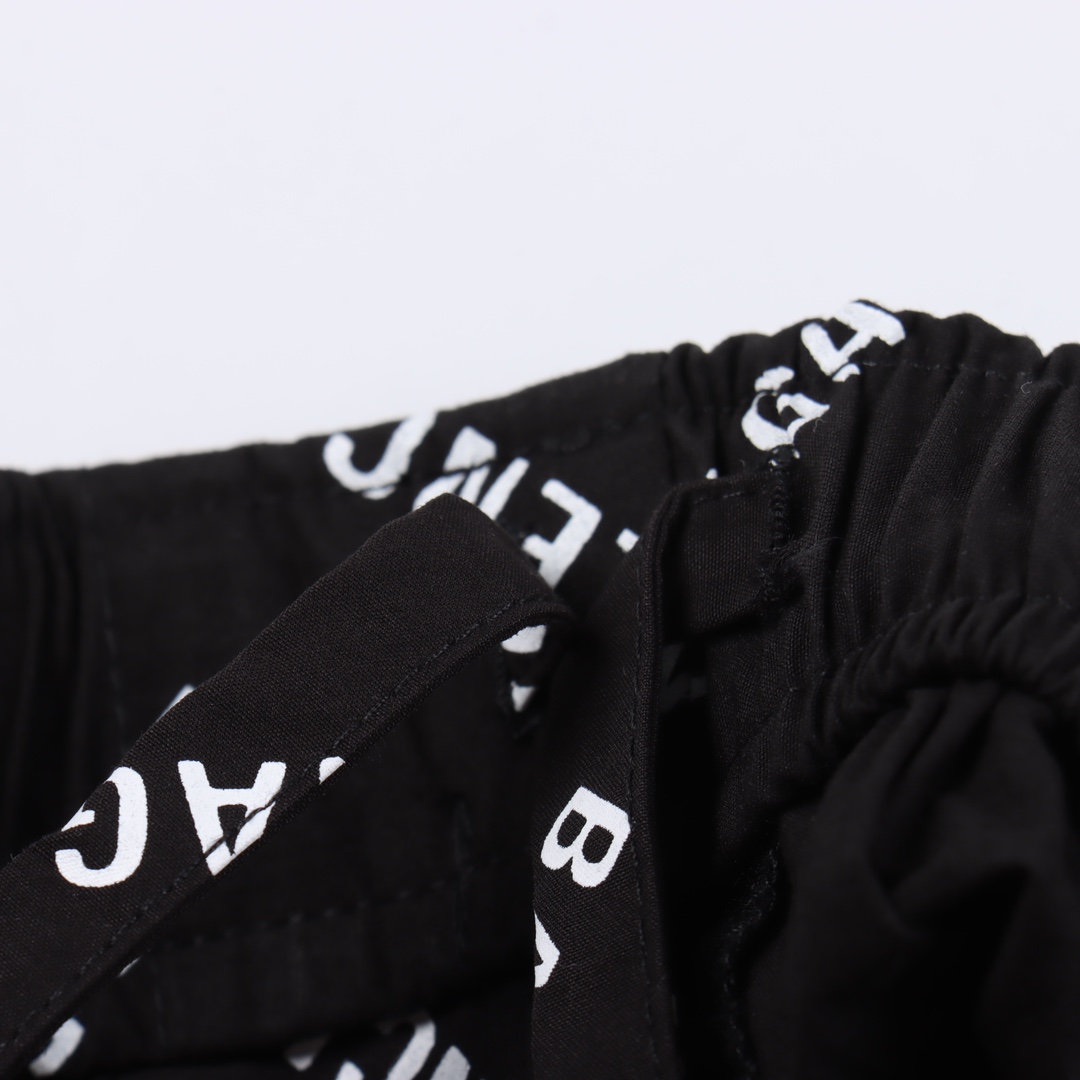 BALENCIAGA  Logo cotton shorts shorts（719975TPLA41070）