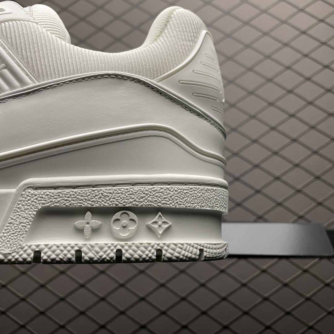 Louis Vuitton trainer sneakers （1AC29J）