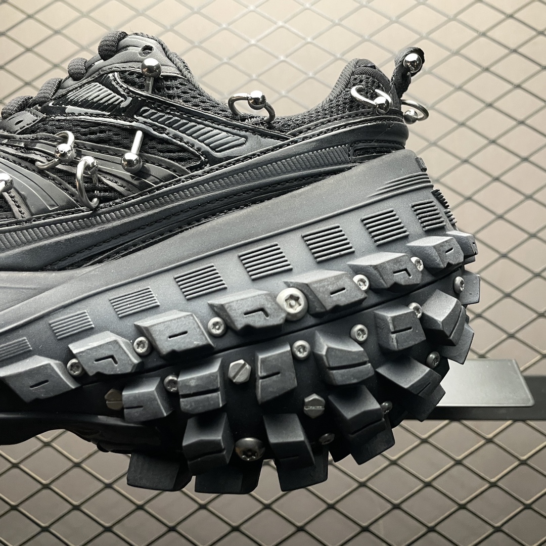 BALENCIAGA Bouncer (Defender) Screw Sneaker With Piercings"Black"（685613W2RAG1081）