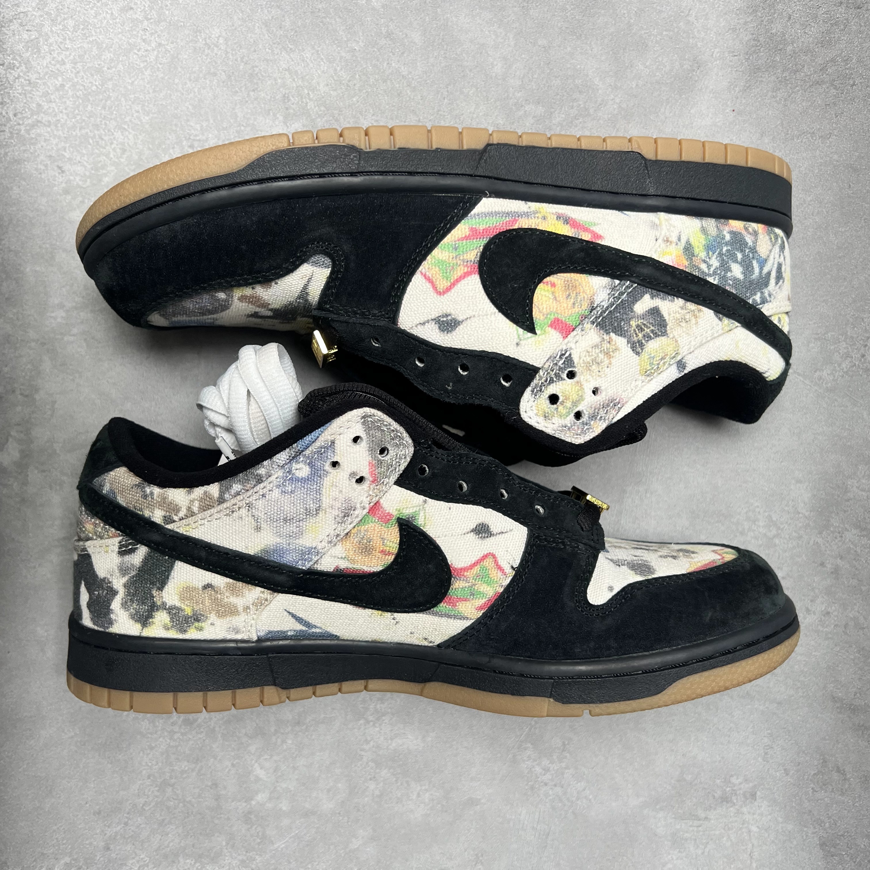 ライブ配信中の展示品でございます】Supreme × Nike SB Dunk Low 