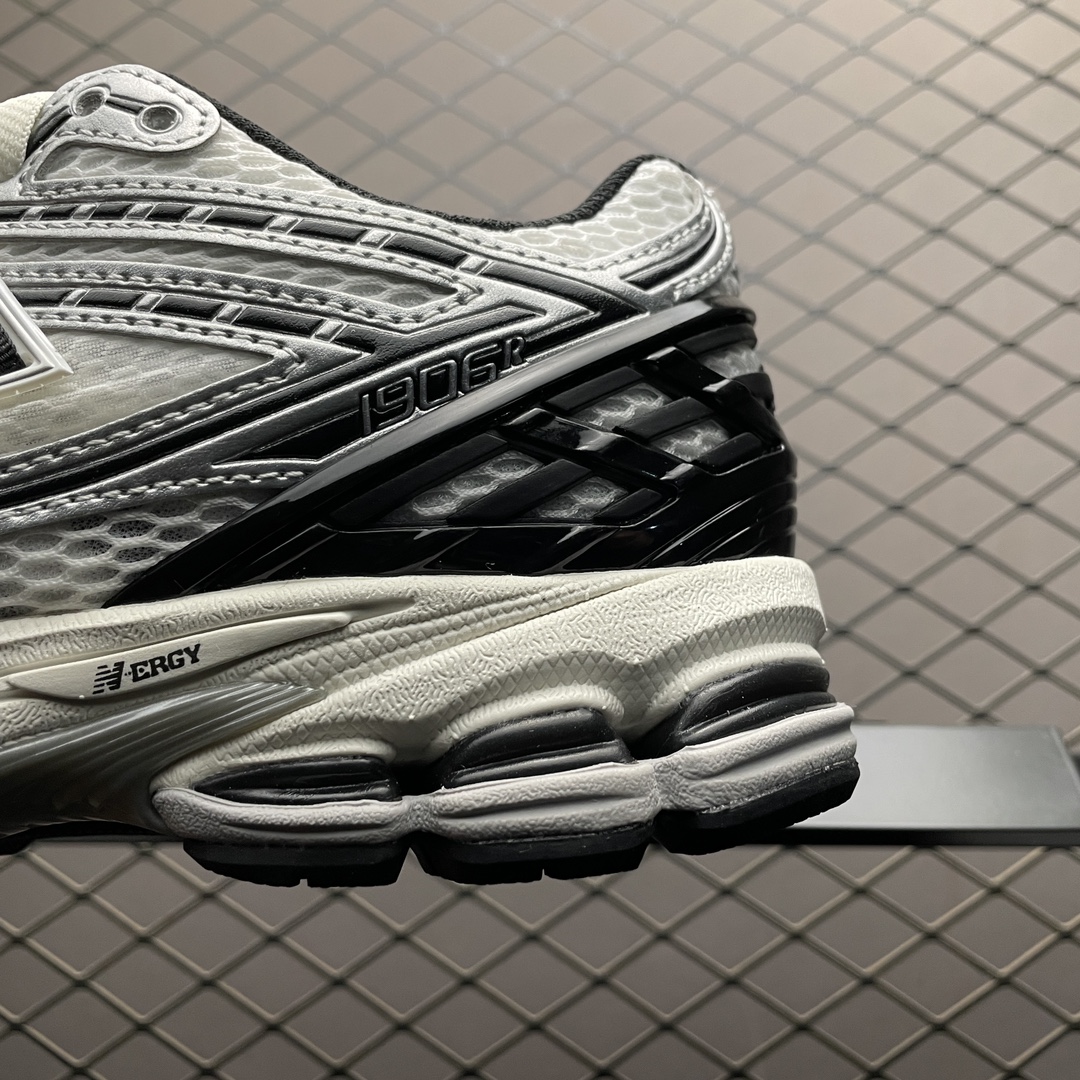 New Balance 1906R "Metallic/Silver/Black"(M1906RER）