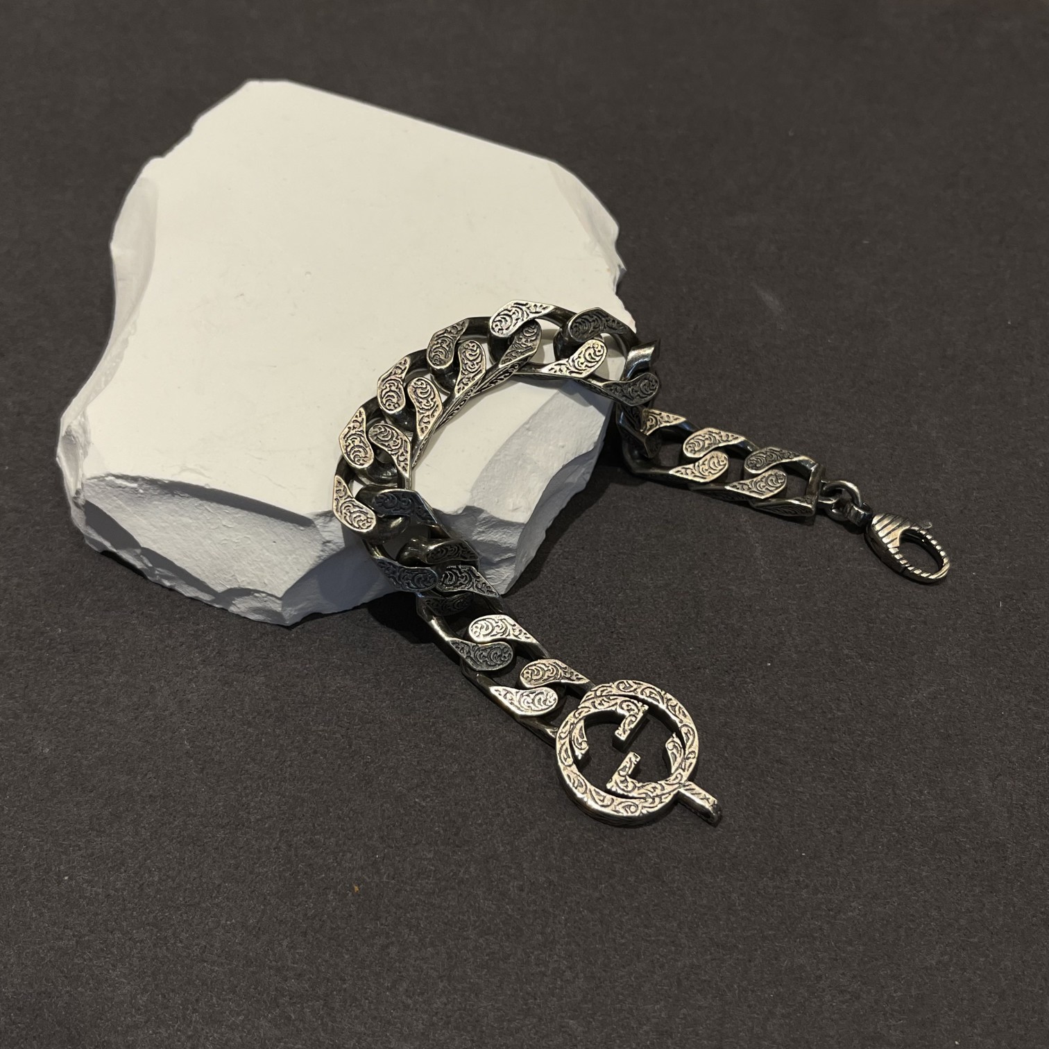 GUCCIインターロッキングG シルバー チェーンブレスレット（454285-J8400-0811）