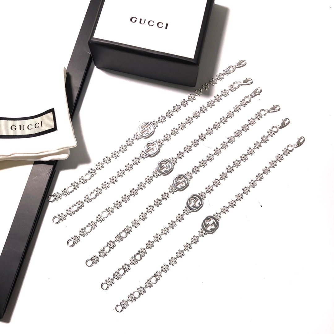 GUCCIインターロッキングG シルバー ブレスレット（481687-J8400-8106）