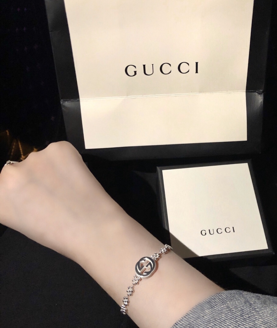 GUCCIインターロッキングG シルバー ブレスレット（481687-J8400-8106）