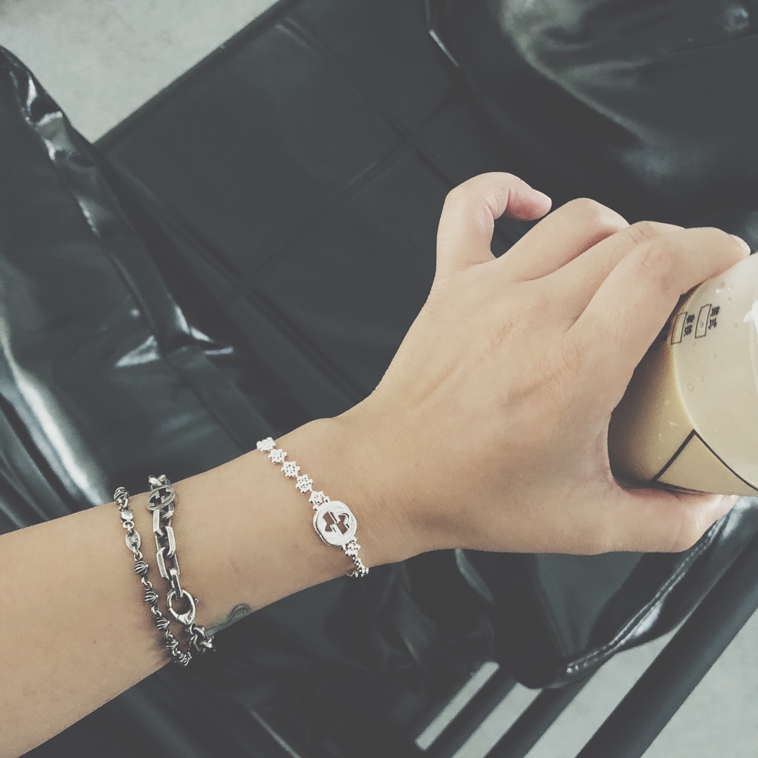 GUCCIインターロッキングG シルバー ブレスレット（481687-J8400-8106）