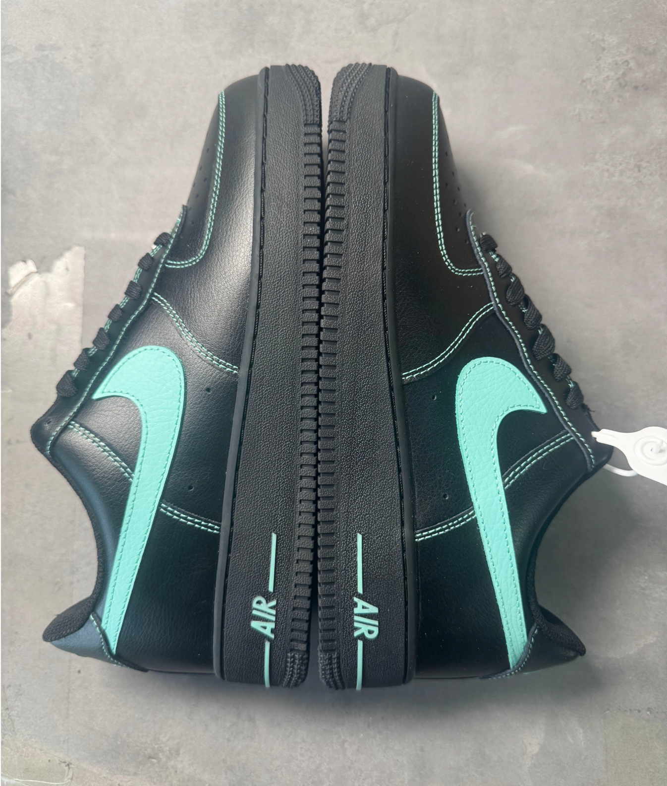 Nike Air Force 1 Low "Black Tiffany"（HQ2037-002）