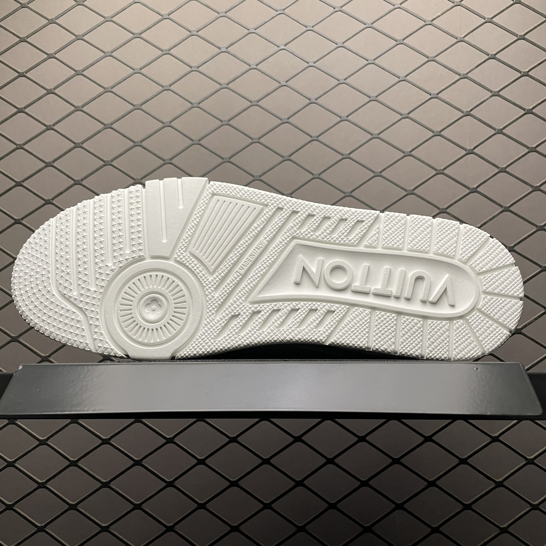 Louis Vuitton trainer sneakers （1AC29J）