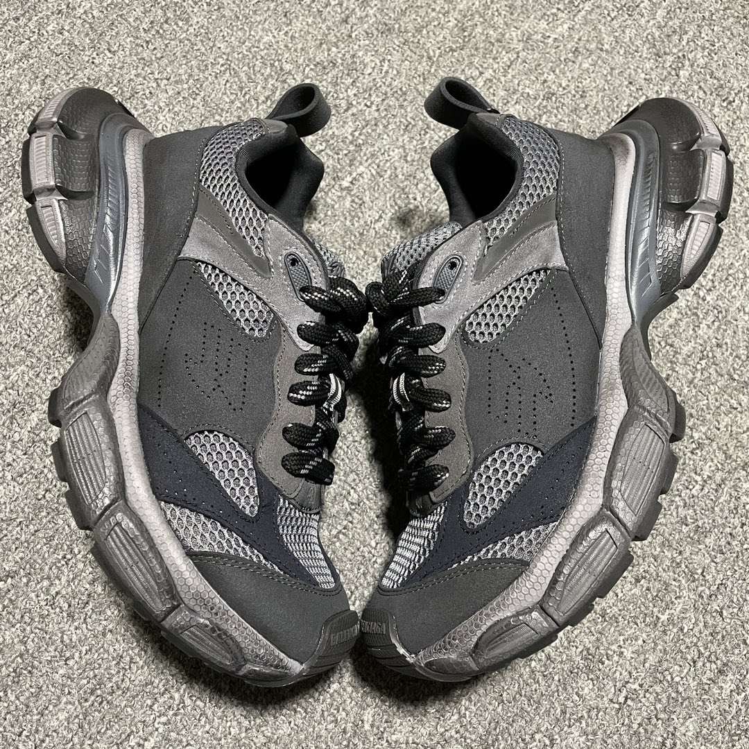 BALENCIAGA 3XL sneakers WORN-OUT SNEAKER suede（759693W3XLI1819）