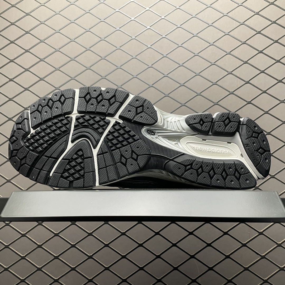 New Balance 1906R "Metallic/Silver/Black"(M1906RER）