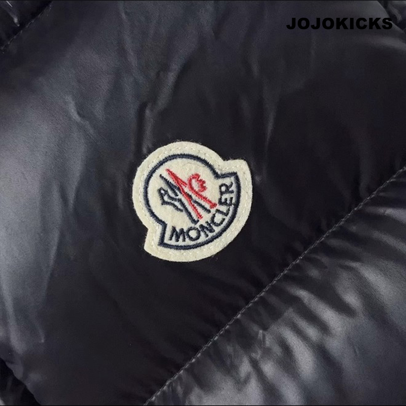 Moncler Bormes logo patch hooded vest（H20911A0021668950-999）