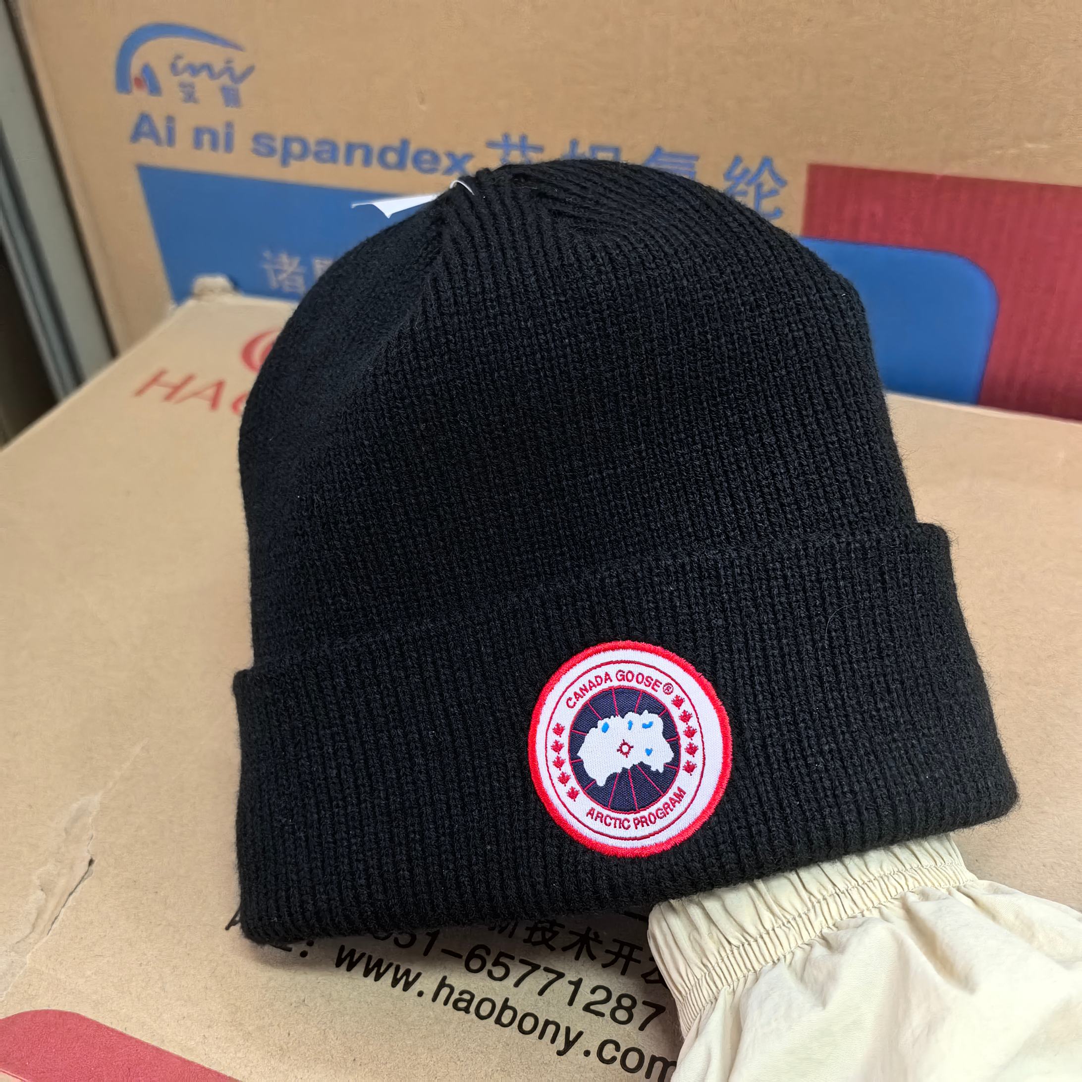 CANADA GOOSE Knitted Plush Beanie (Non-Wool)（57802508）