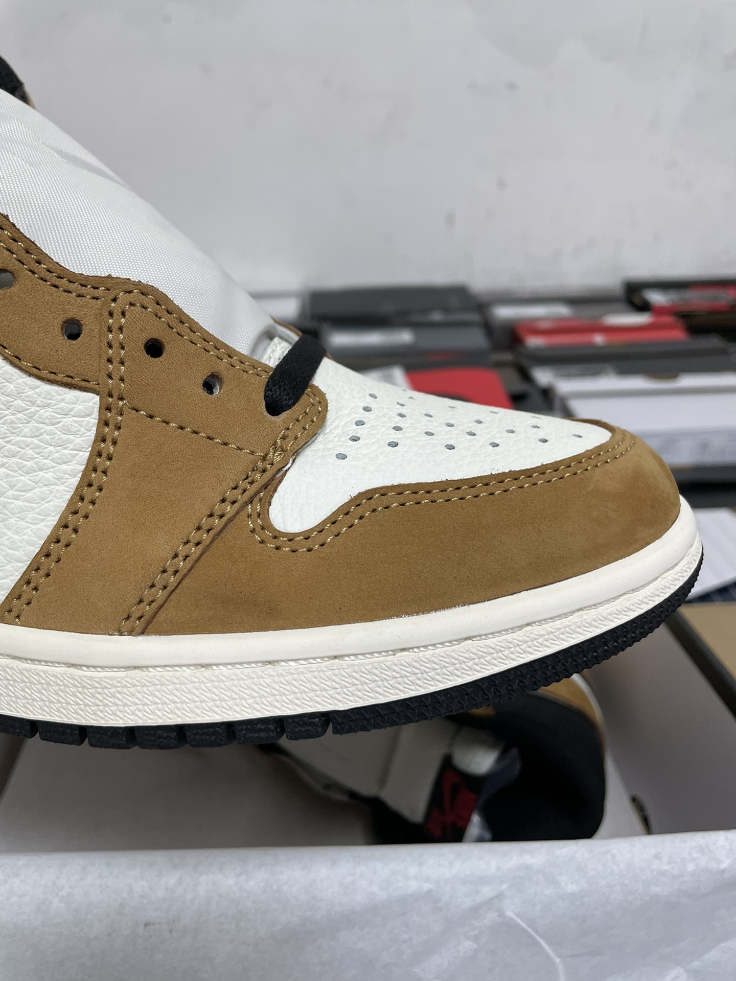 Nike Air Jordan 1 RETRO High "Rookie of The Year" (555088-700)