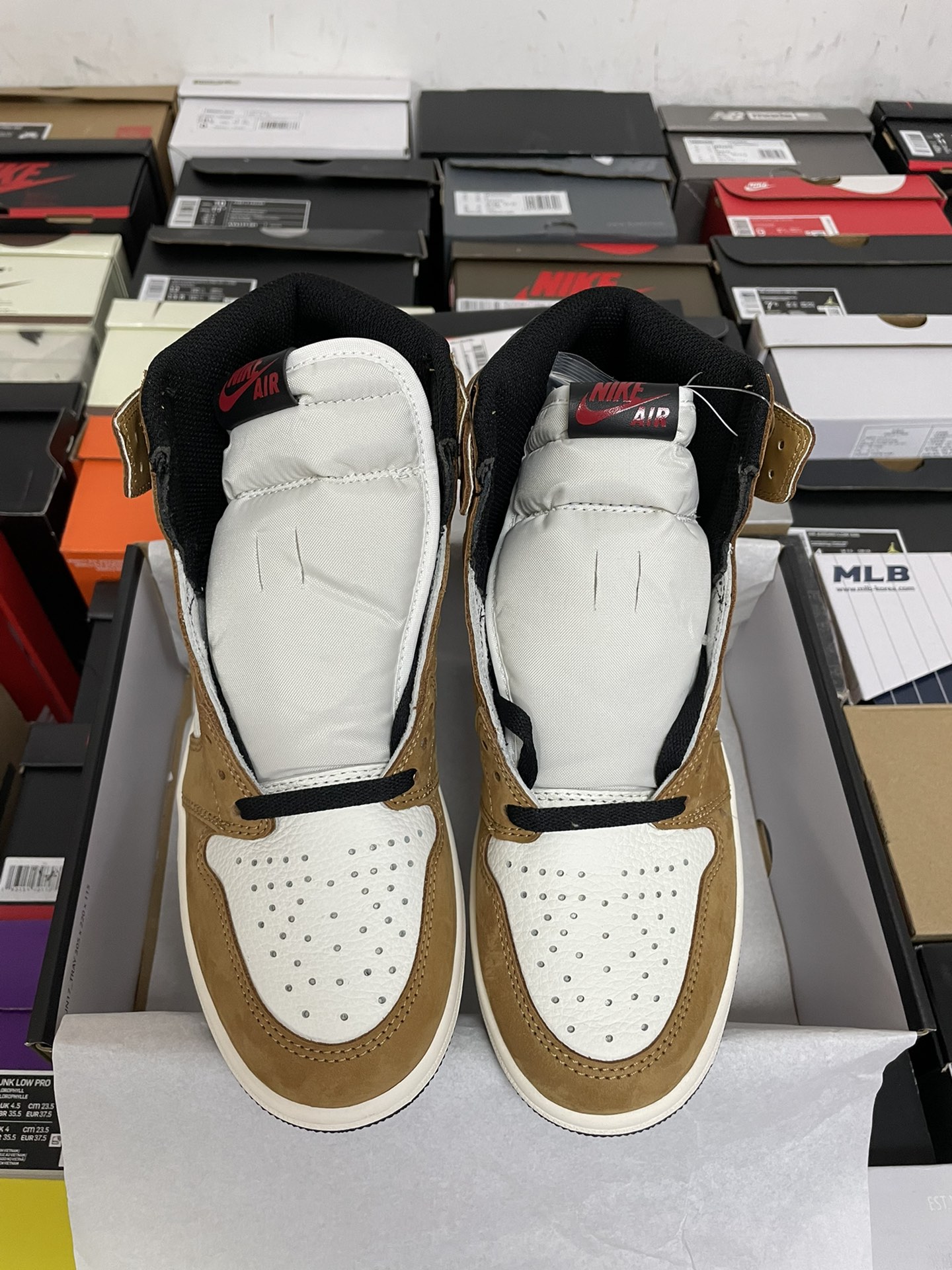 Nike Air Jordan 1 RETRO High "Rookie of The Year" (555088-700)