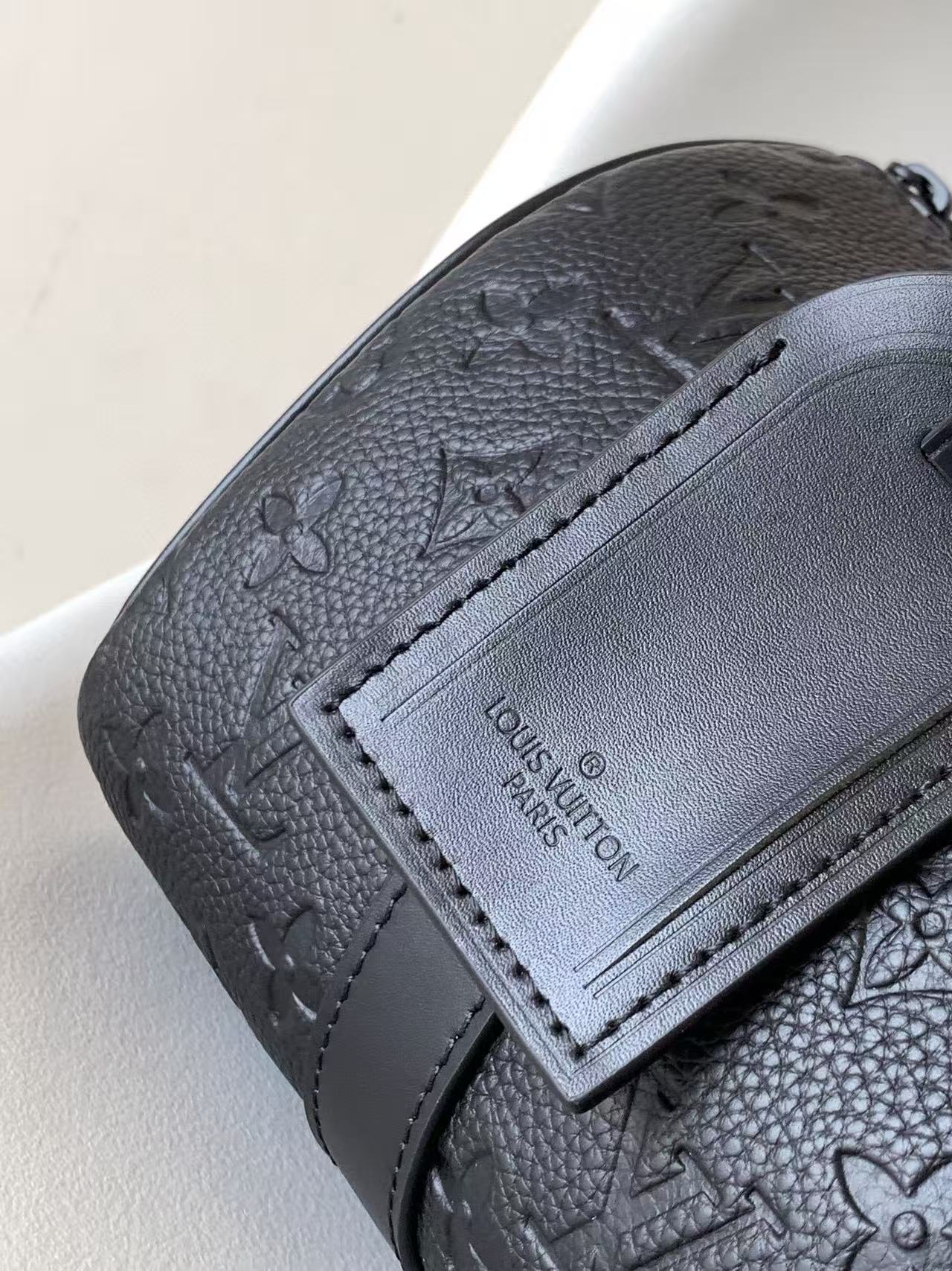 Louis Vuitton Keepall Bandouliere 25 Taurillon Monogram Leather "Noir"（M20900）