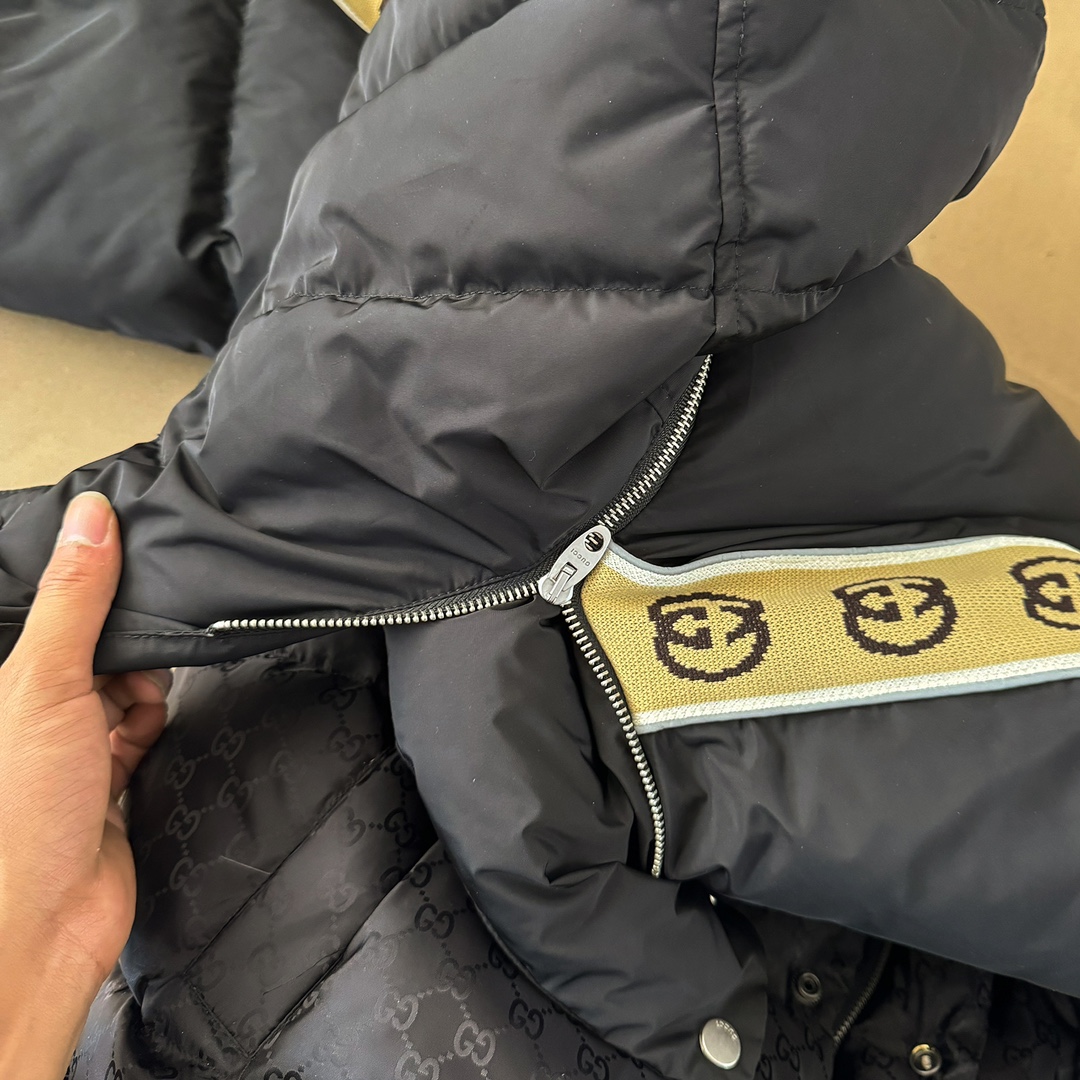 Gucci printed down jacket ​（598725-z8afz-1043）