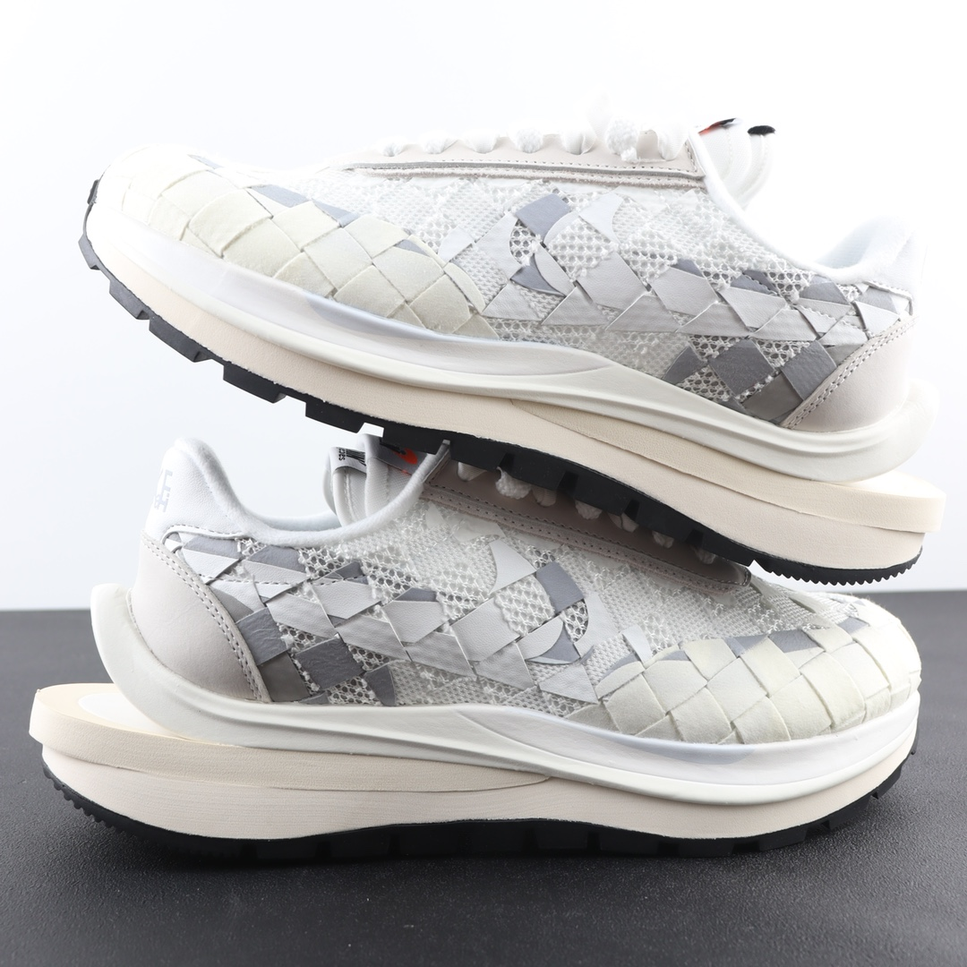 Jean-Paul Gaultier × sacai × Nike Air Woven VaporWaffle "White"（DR5209-100）