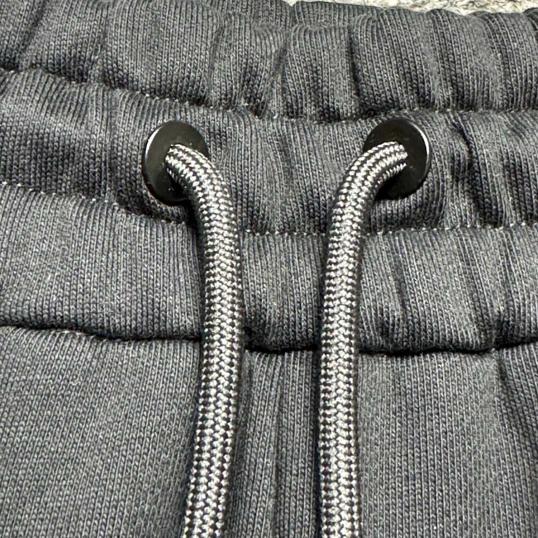 FENDI ELASTIC DRAWSTRING BERMUDA SHORTS（FAB656AN67F1KRX）