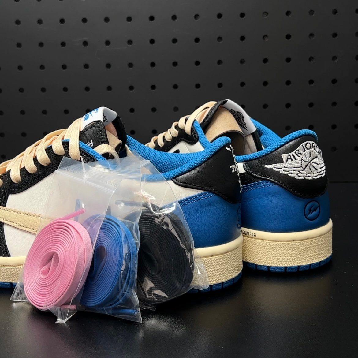 Travis Scott × Fragment × Nike Air Jordan 1 Low OG SP "Military Blue"（DM7866-140）
