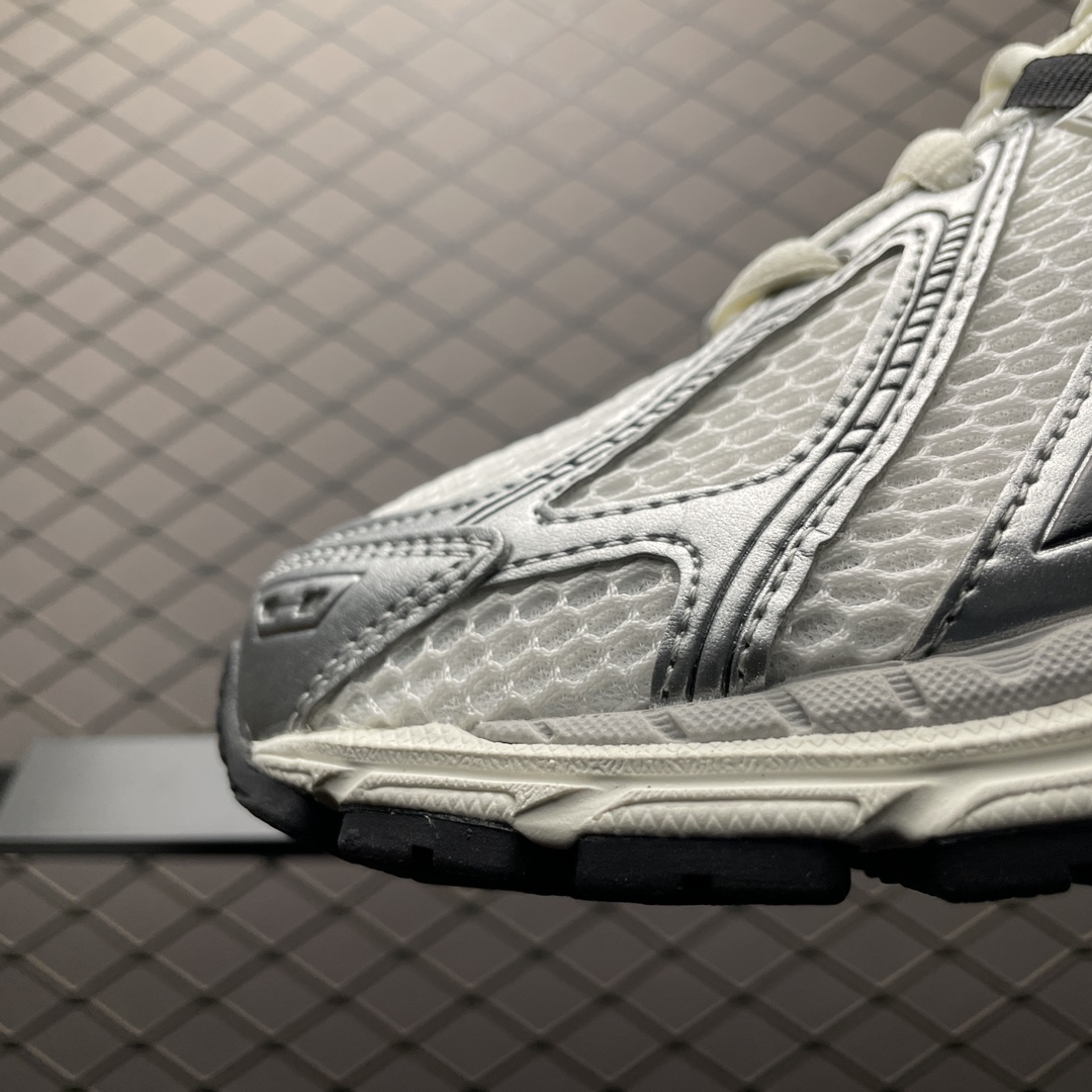 New Balance 1906R "Metallic/Silver/Black"(M1906RER）