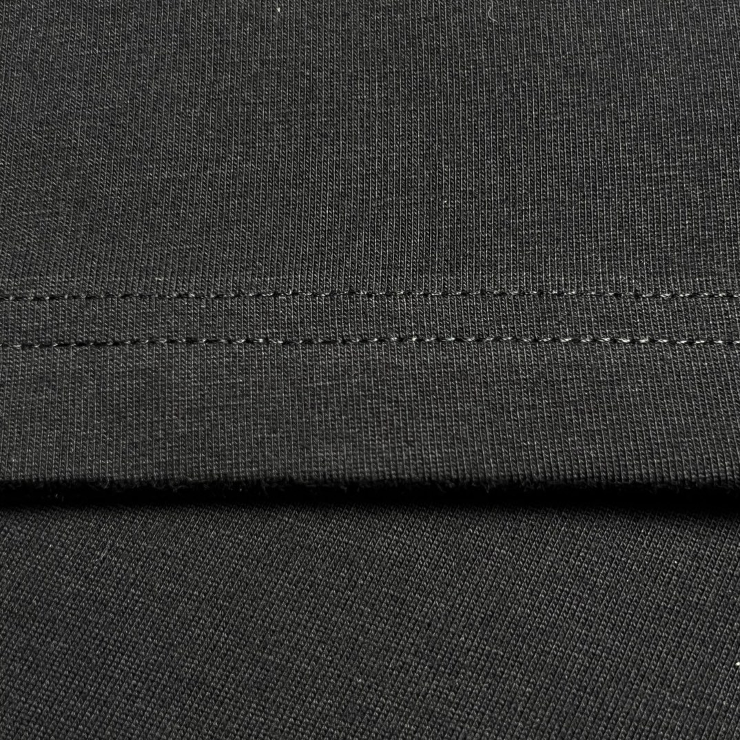 【BALENCIAGA】LO_VE Tシャツ ミディアムフィット(764235TQVK21576）