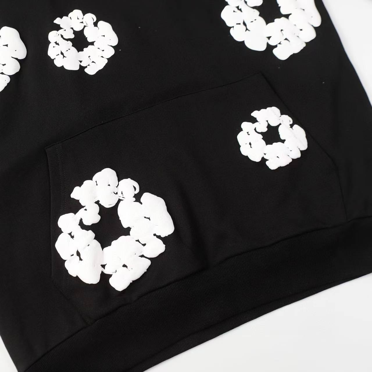 DENIM TEARS The Cotton Wreath Sweatshirt "Black"(301-010-30）