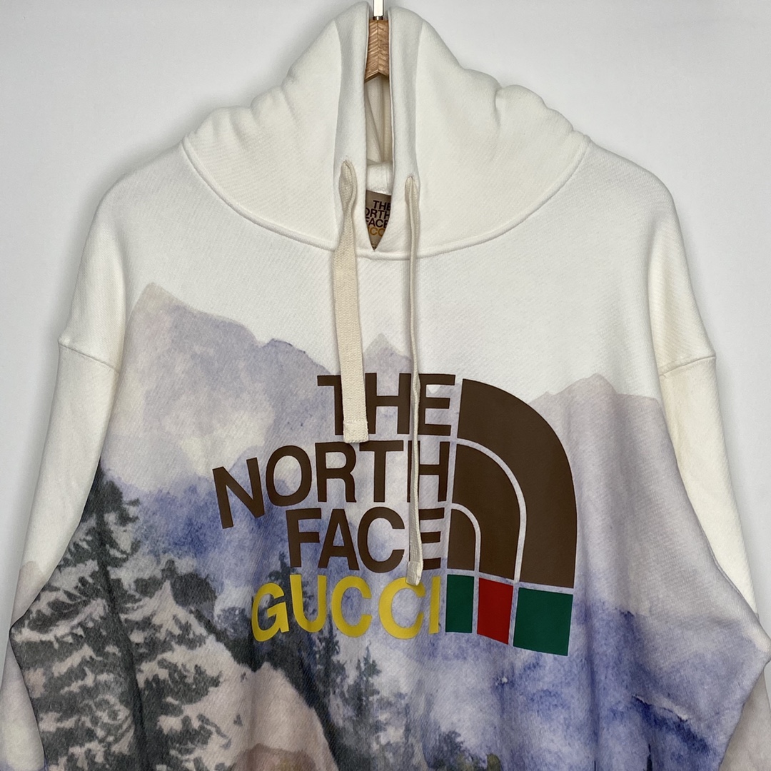 Gucci x The North Face Sweatshirt“Trail Print”（672474-XJDS7-3466）