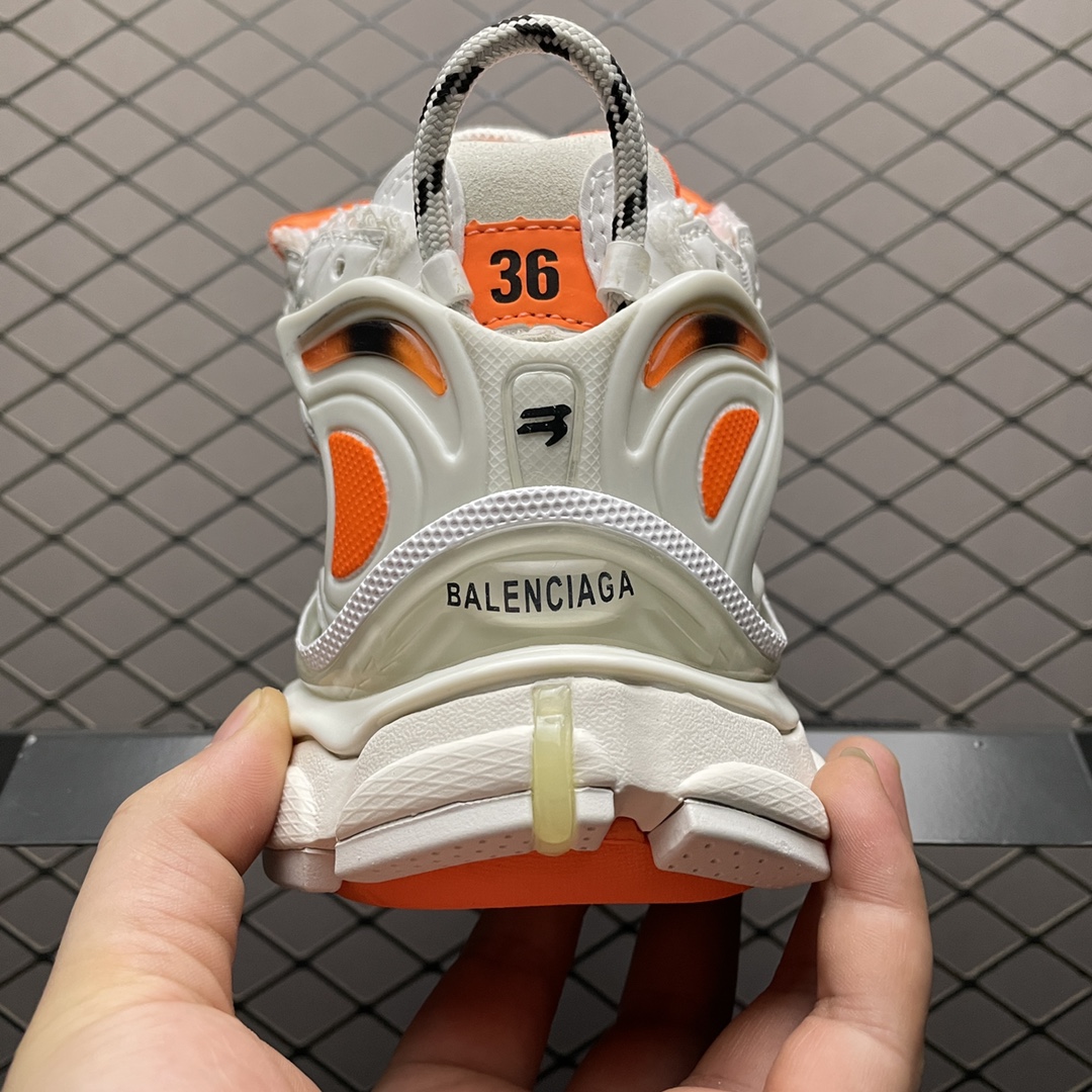 BALENCIAGA Runner Sneaker "Fluo Orange"（677403W3RBM9770）