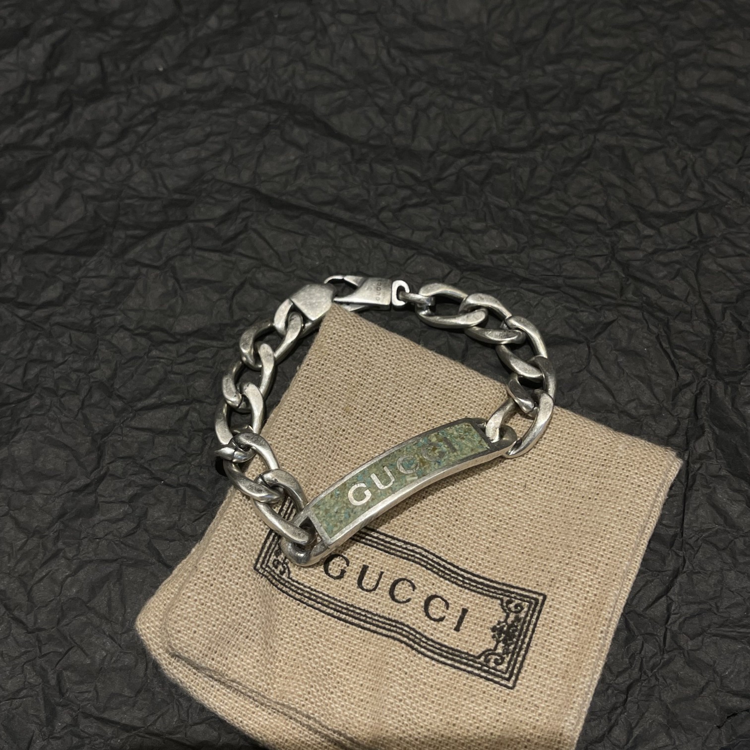 GUCCIグッチ GGミツバチ彫刻ブレスレットシルバー（728264-J8400