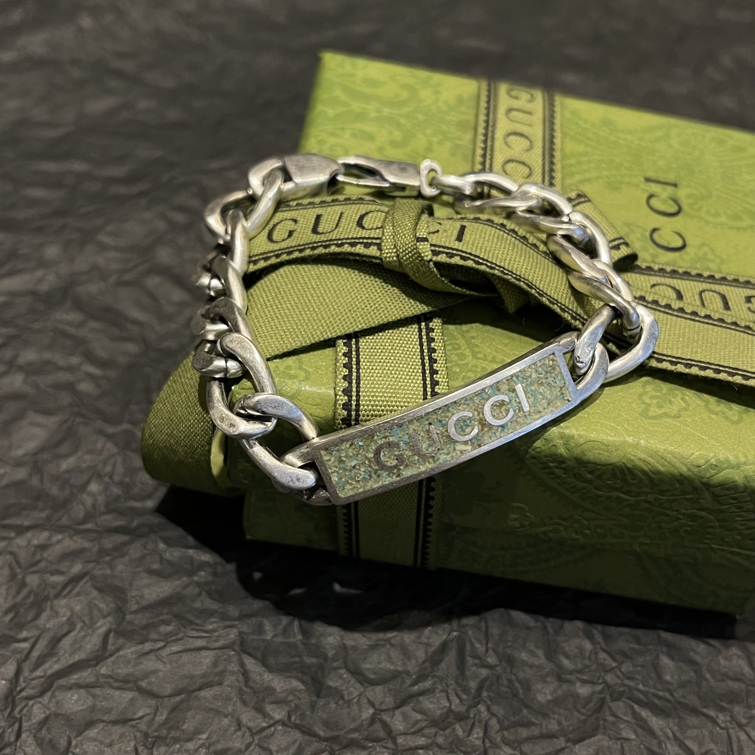 GUCCIグッチ GGミツバチ彫刻ブレスレットシルバー(728264-J8400 GUCCIグッチ GGミツバチ彫刻ブレスレットシルバー(728264-J8400