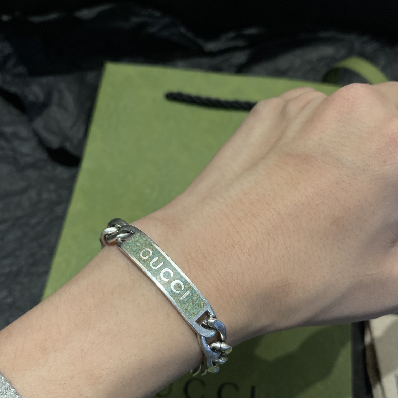 GUCCI グッチ　ロゴ付きエナメルブレスレット（678712-J8410-9071）