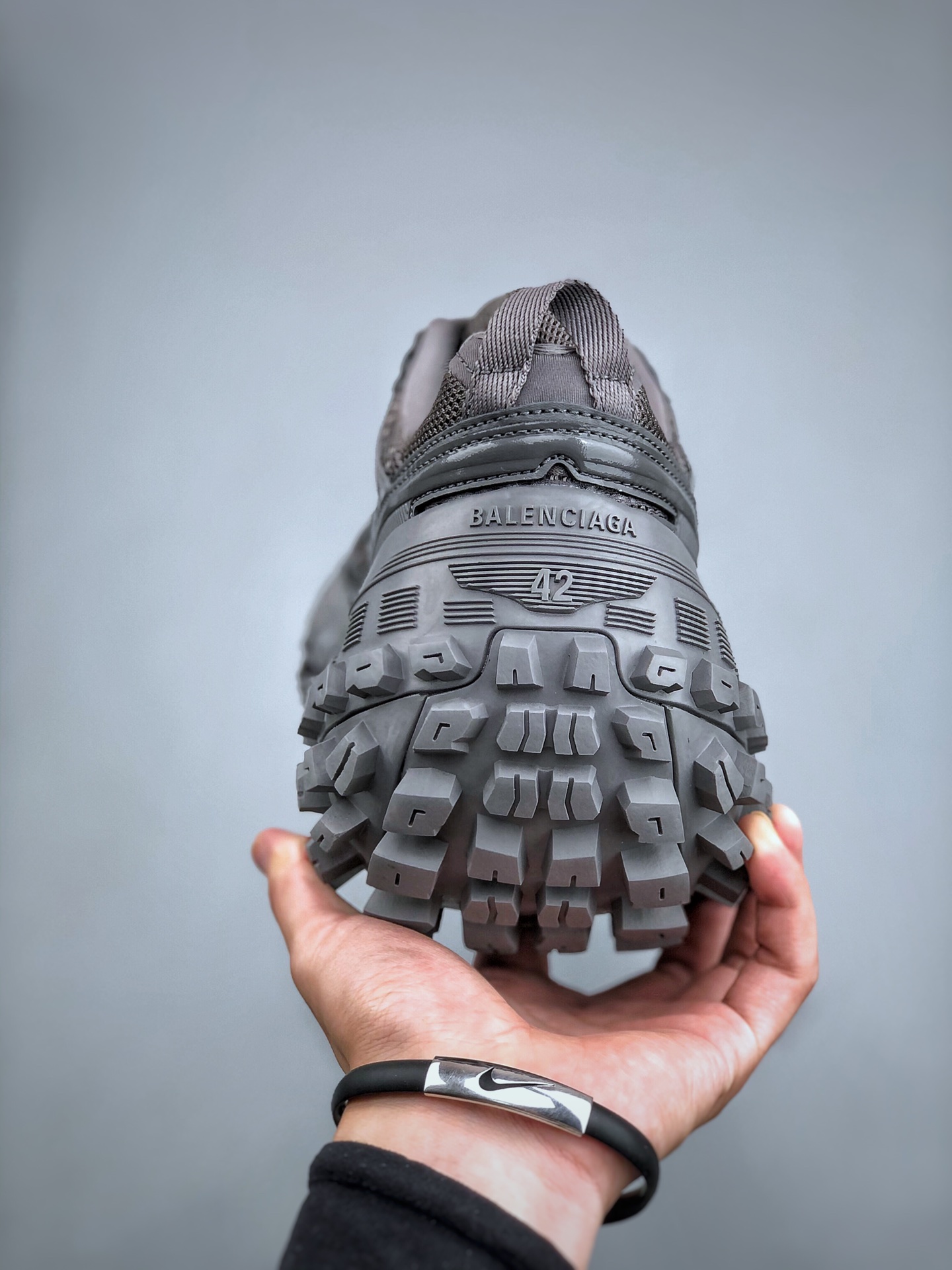 Balenciaga Defender “grey”（685613W2RAA2000）