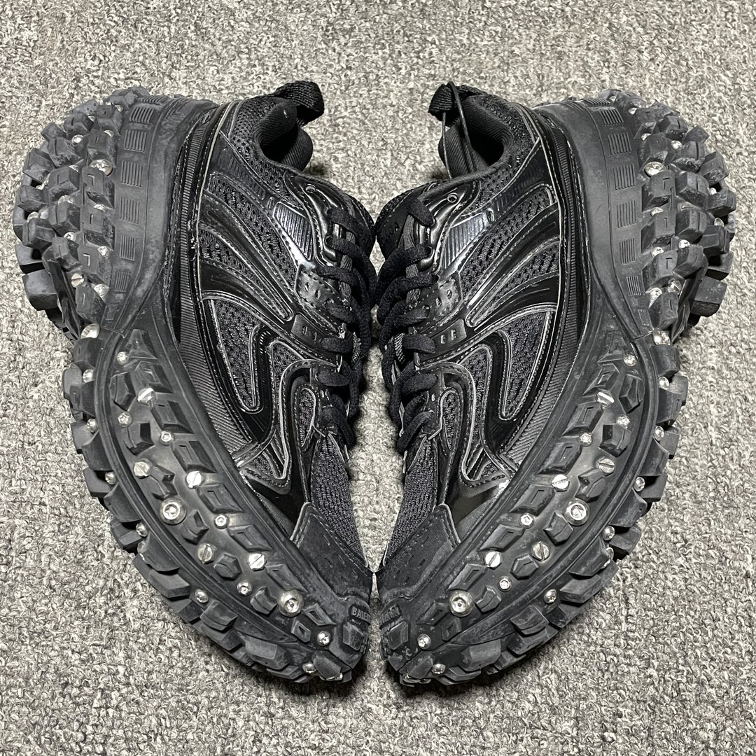 BALENCIAGA Bouncer (Defender) Screw Sneaker With Piercings"Black"（685613W2RAD1081）