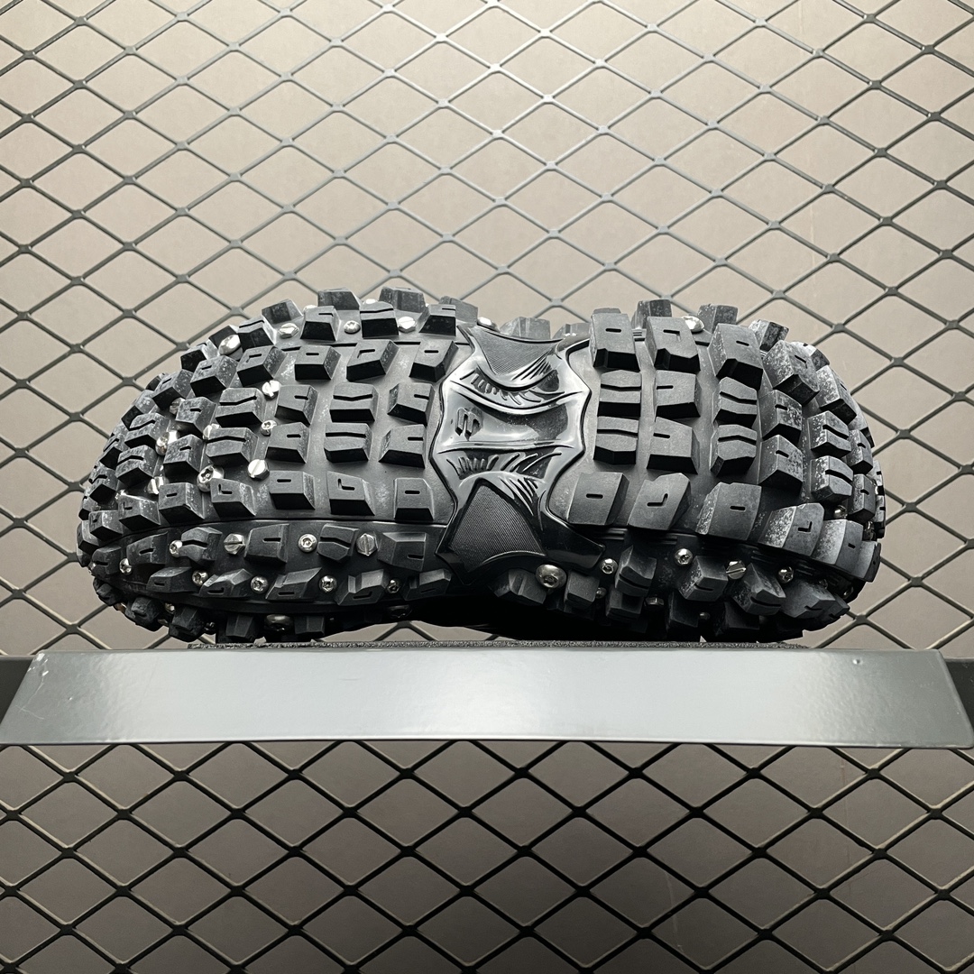 BALENCIAGA Bouncer (Defender) Screw Sneaker With Piercings"Black"（685613W2RAD1081）