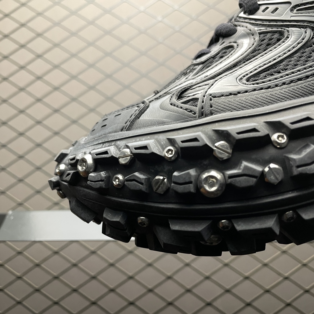 BALENCIAGA Bouncer (Defender) Screw Sneaker With Piercings"Black"（685613W2RAD1081）